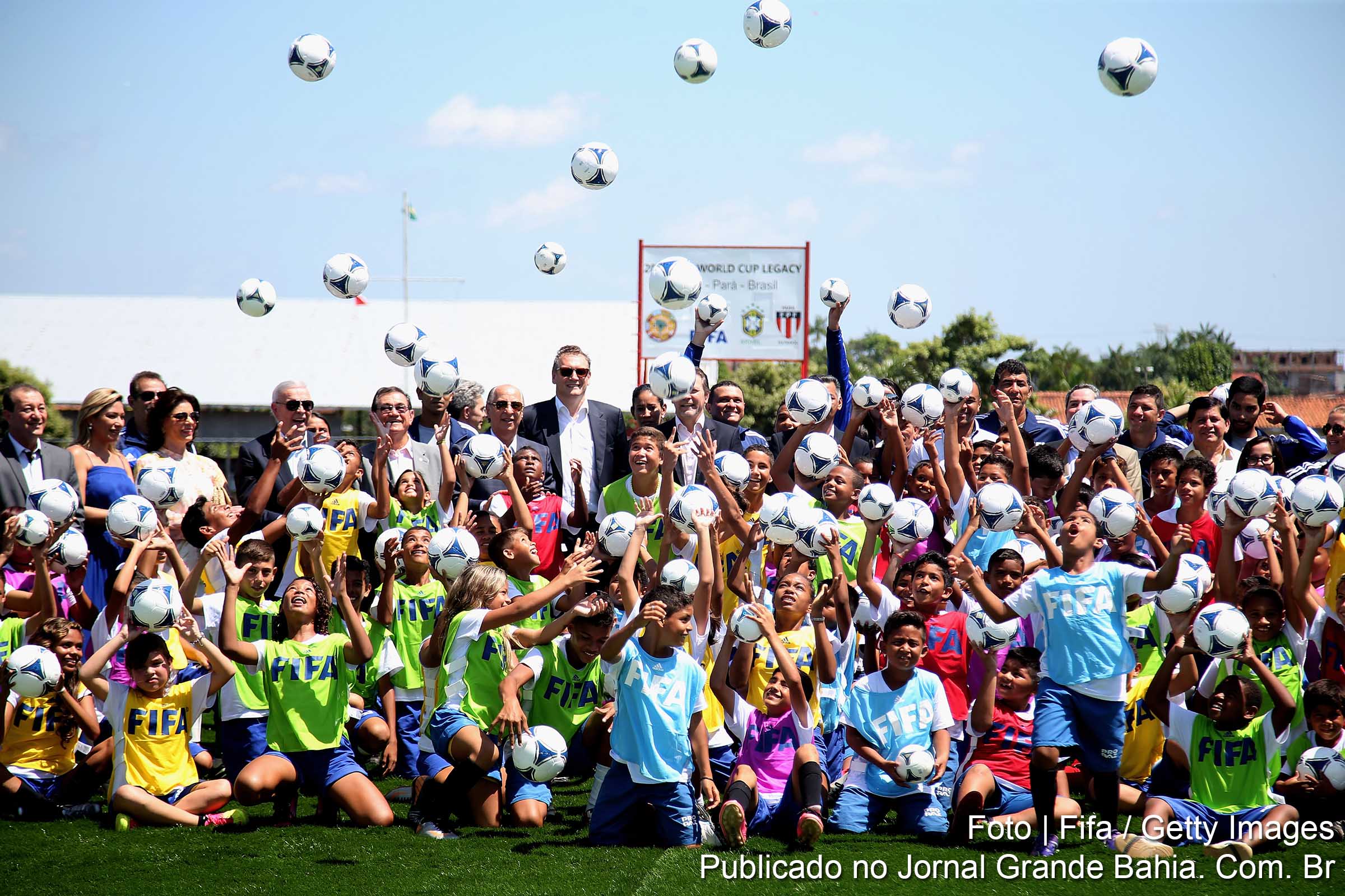 Secretário geral da FIFA, Jérôme Valcke, compareceu à cerimônia de entrega do reformado CEJU.