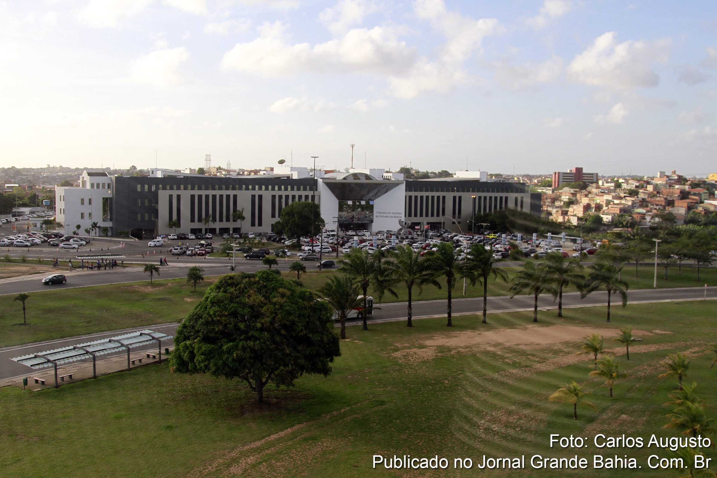 Tribunal de Justiça do Estado da Bahia abre seleção para estagiários.