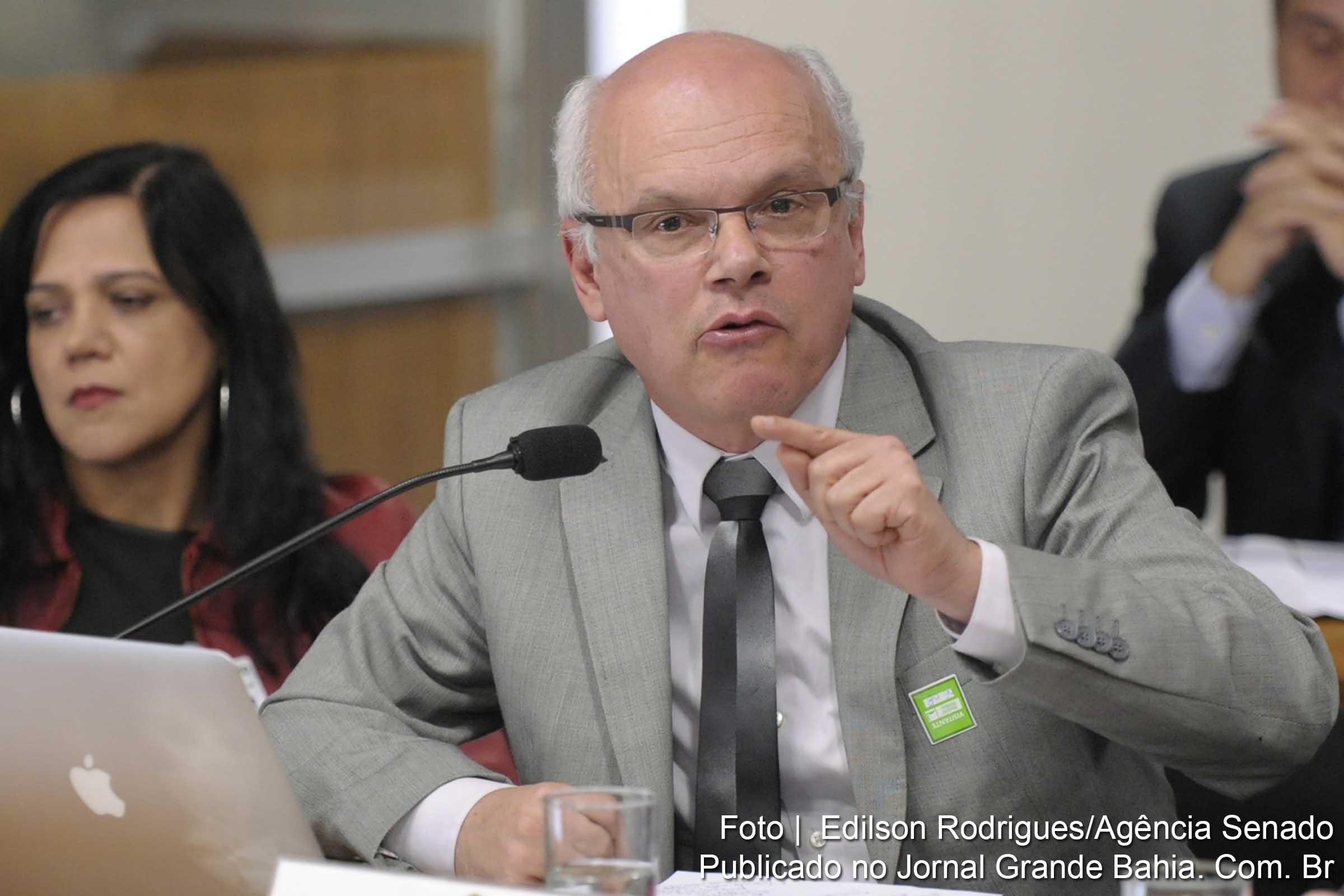 O representante da Categoria Profissional dos Jornalistas Celso Augusto Schröder atua na defesa do diploma para exercício do jornalismo.