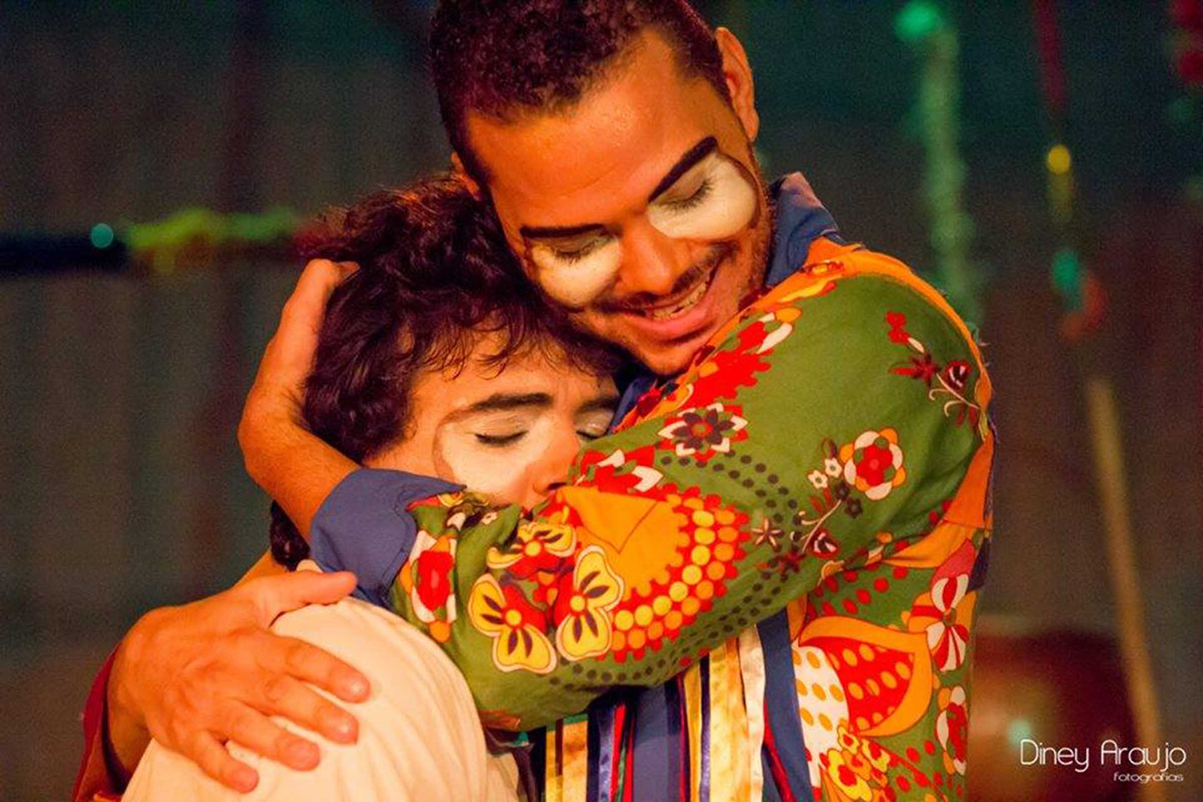 Cena da peça teatral "O Menino detrás das Nuvens.".