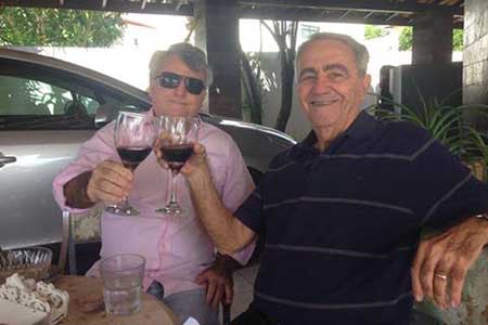 Emilsinho Falcão brindando a data maior do seu pai Emilson Falcão.