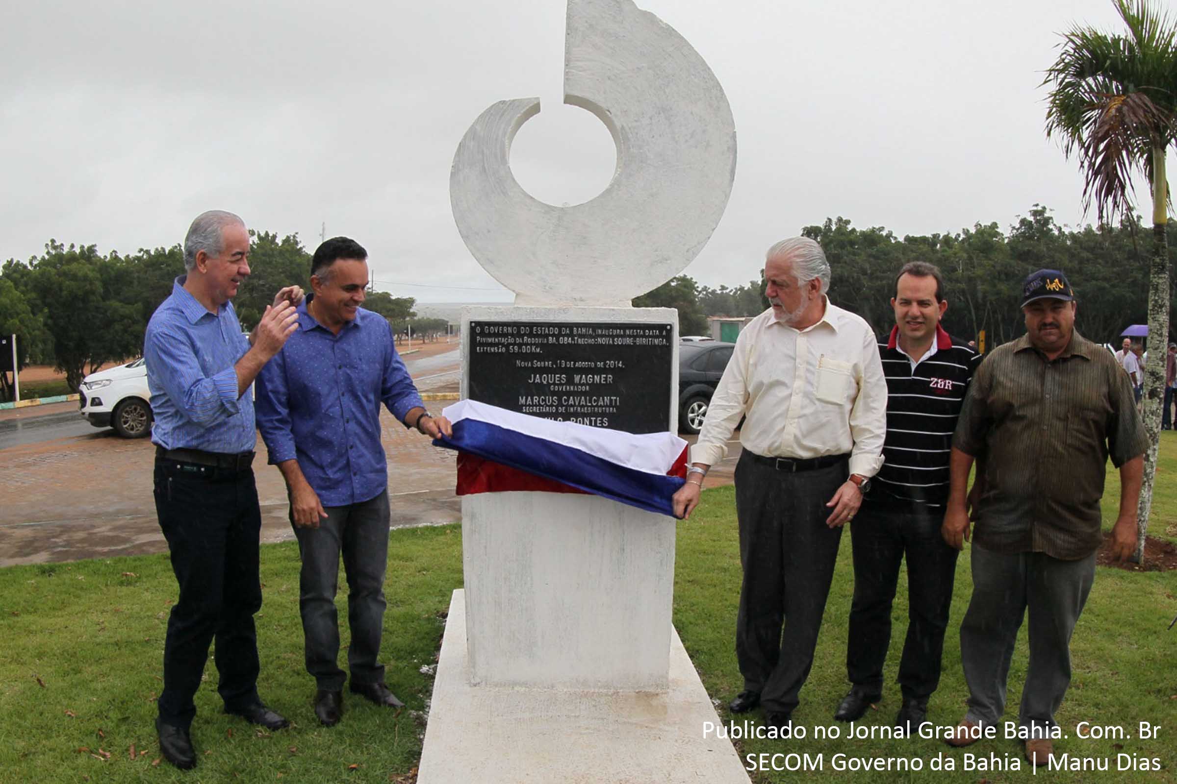 Governador Jaques Wagner entrega restauração e pavimentação da BA 084 no município de Nova Soure.
