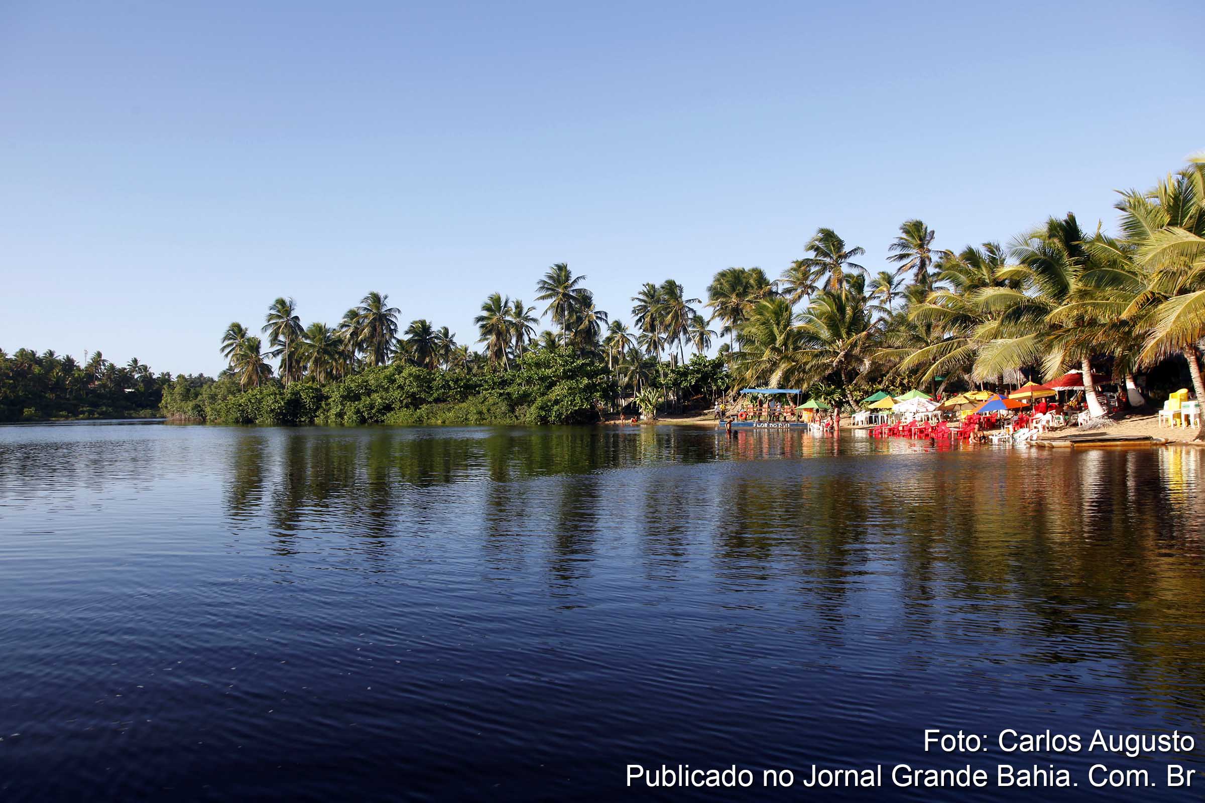 Rio Imbassaí, em Mata de São João. Imbassaí é um distrito do município baiano de Mata de São João, localizado no Litoral Norte do estado, na atual Zona Turística de Costa dos Coqueiros. Tem como principal acesso a Linha Verde, situando-se a 10 km da Praia do Forte. Era originariamente uma pequena aldeia indígena, que se tornou em um dos destinos turísticos mais visitados da Bahia.