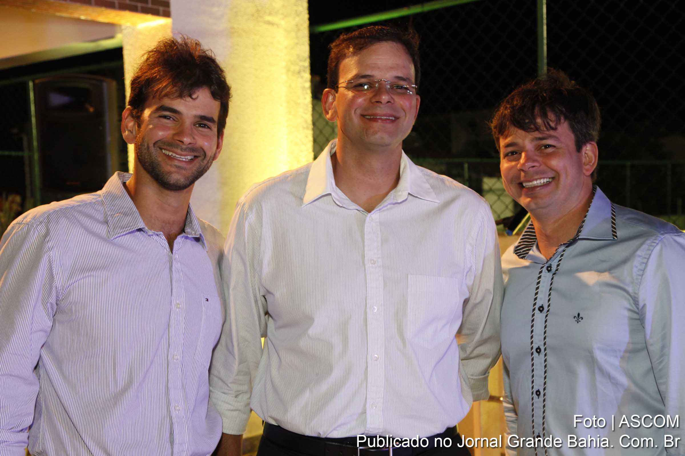 Diretores da Construtora LMarquezzo entregam as chaves do Condomínio Senador Life ao síndico Silvio Carvalho em cerimônia de inauguração.