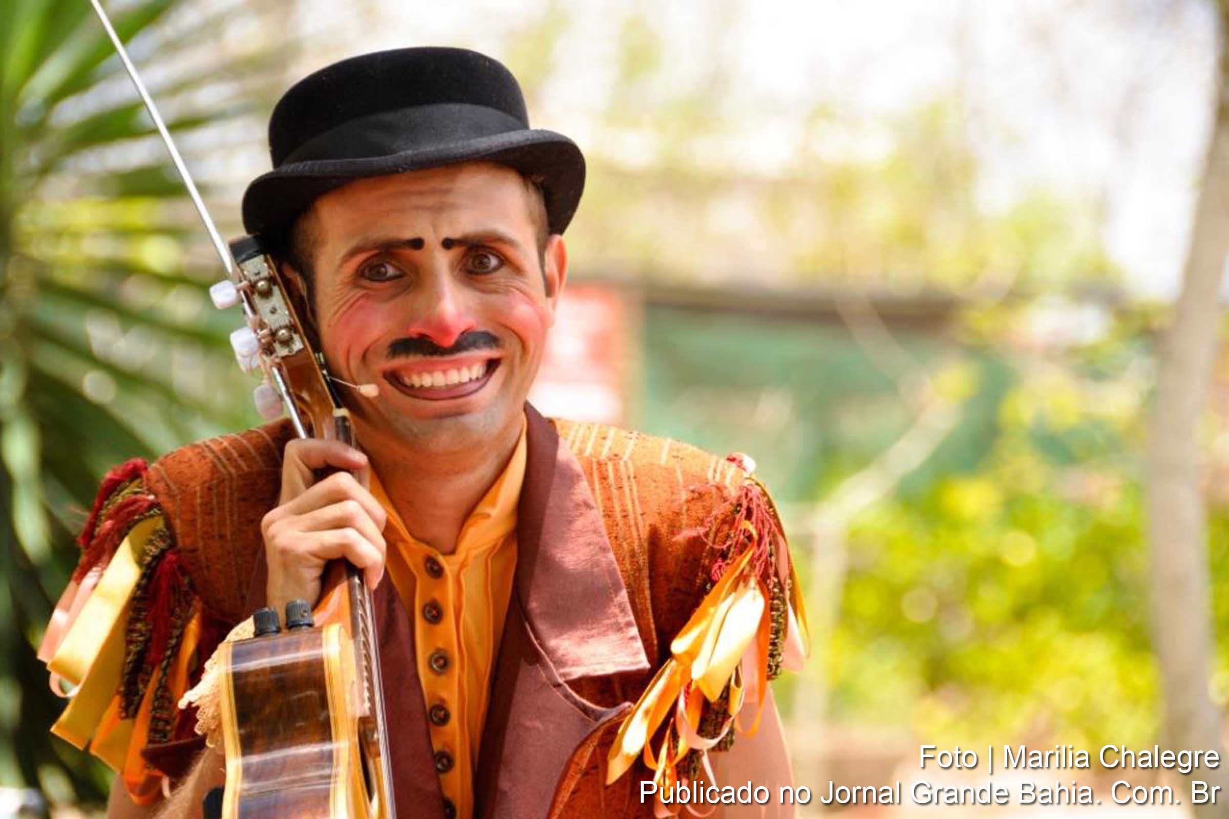 Caravana Tapioca com o espetáculo “Cavaco e sua pulga adestrada” .
