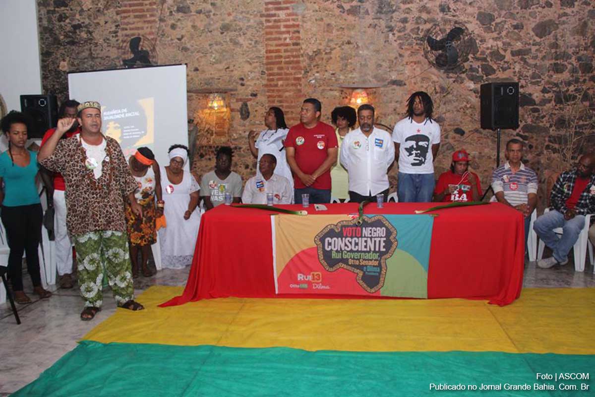Plenária Valmir Assunção reúne membros de movimento negro da Bahia em comitê de candidato a deputado federal petista.
