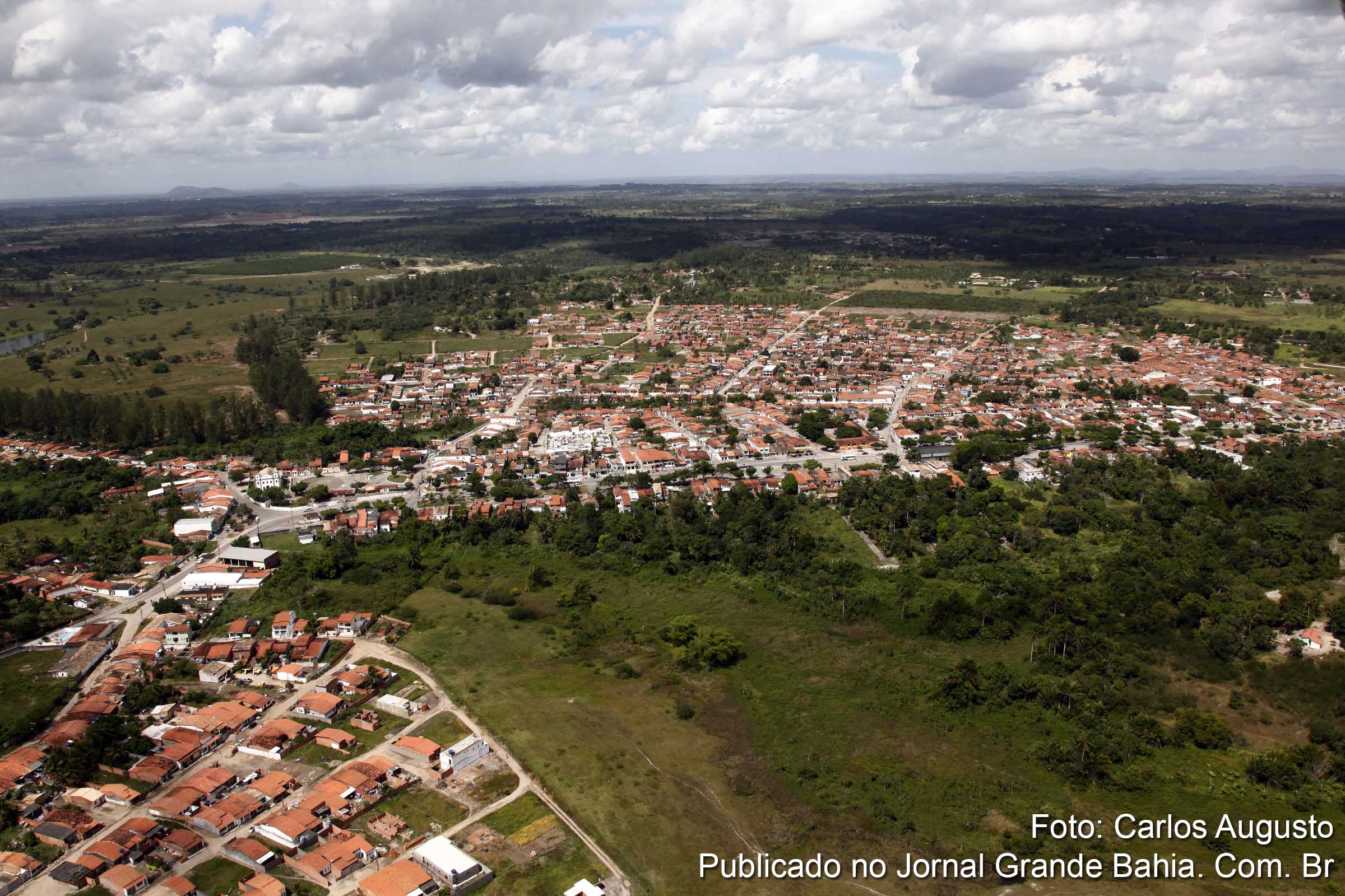 Vista aérea da sede do distrito de Humildes em Feira de Santana. (Foto: Carlos Augusto | Jornal Grande Bahia)