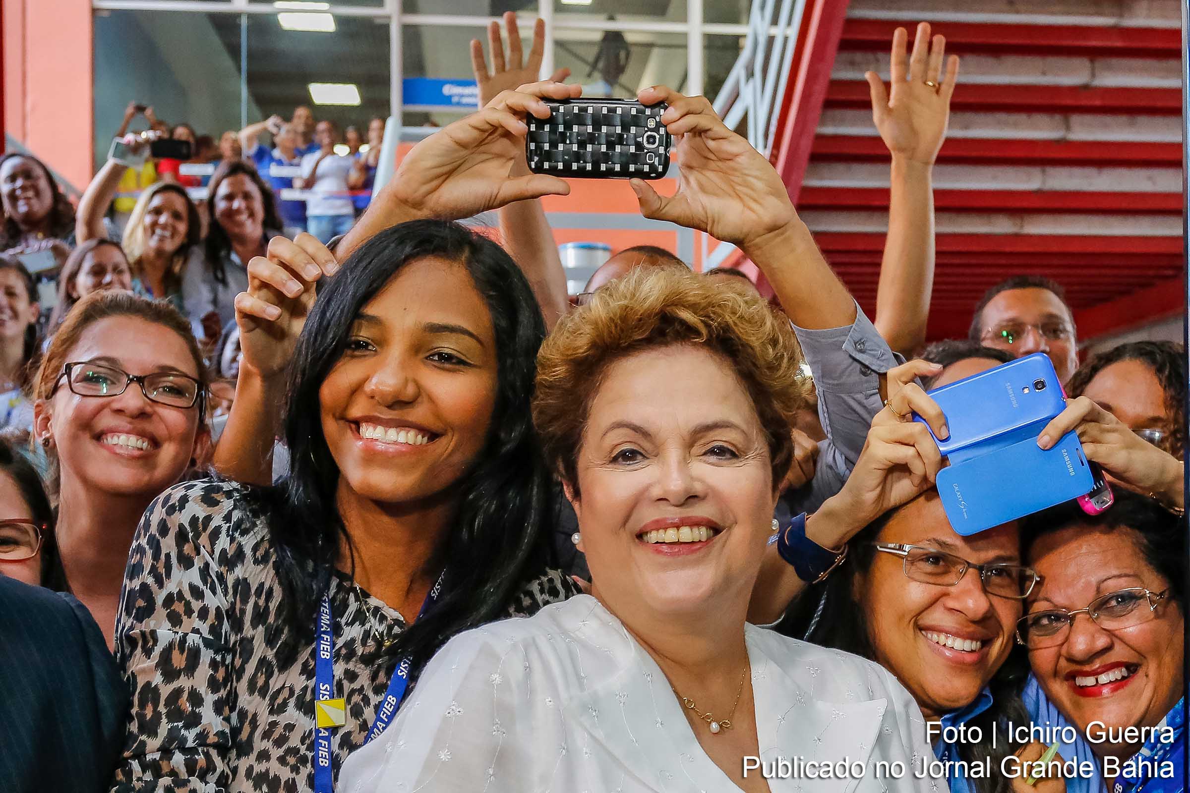 Dilma Rousseff lidera pesquisa de opinião e pode vencer eleição no primeiro turno.