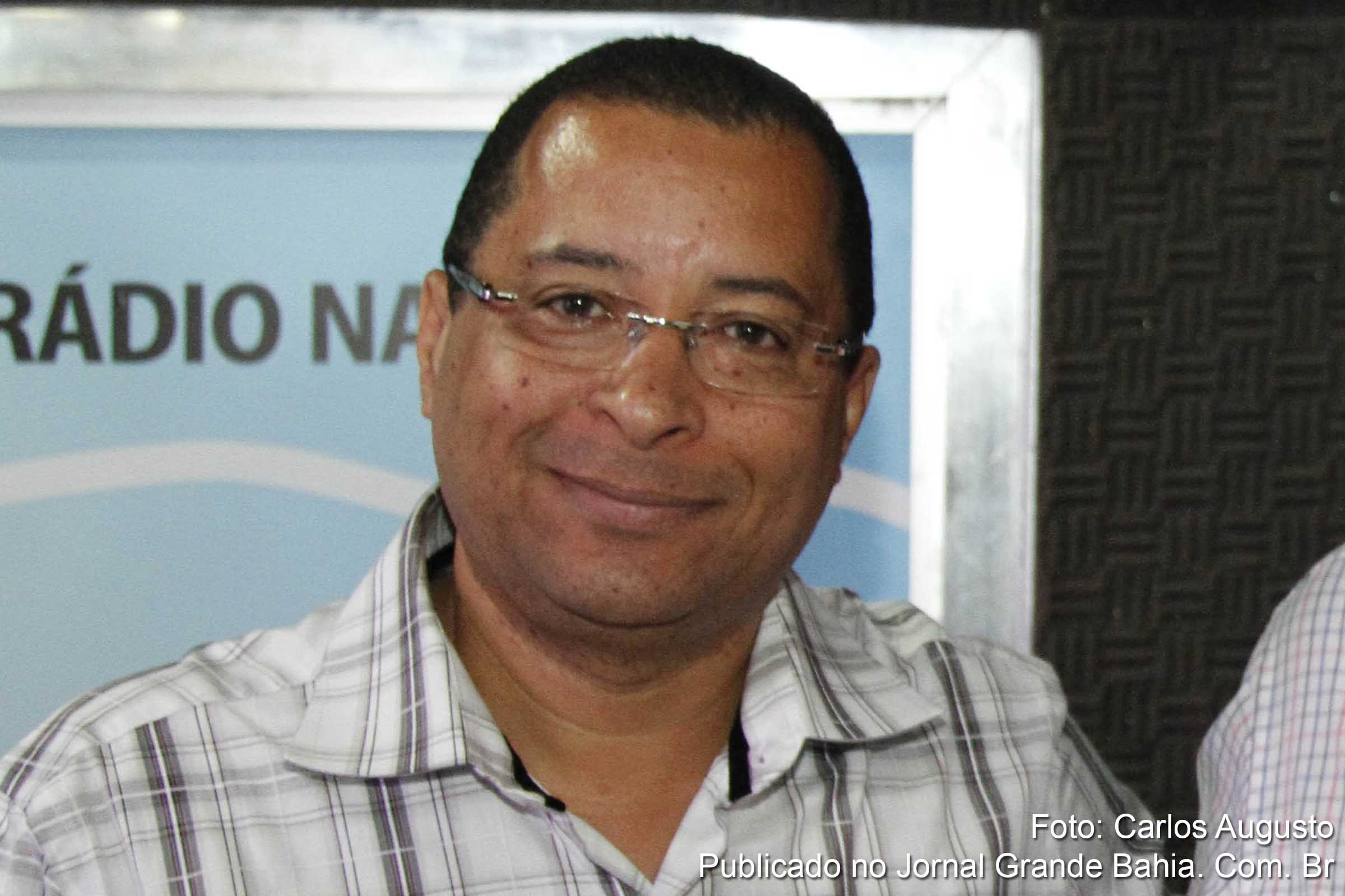 Radialista Dilton Coutinho passa a atuar em três rádios pertencente a dois grupos econômicos distintos.