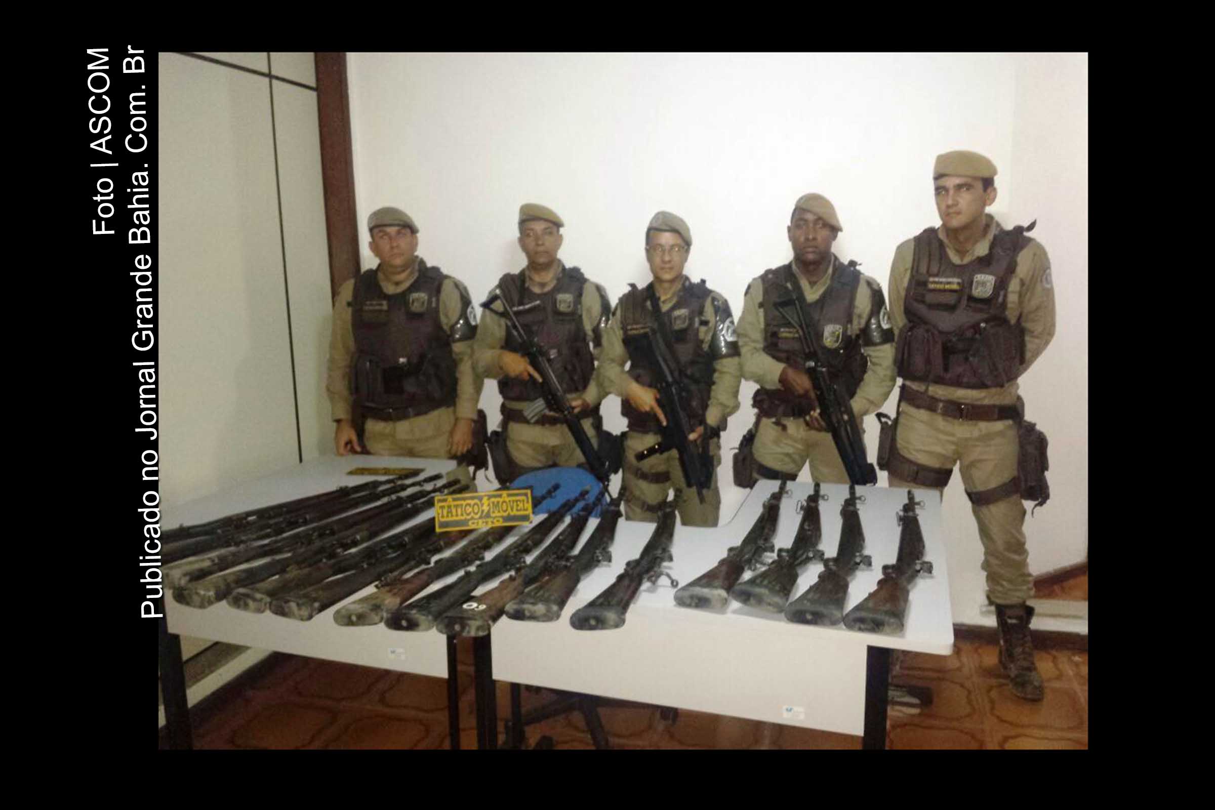 Polícia Militar da Bahia recupera fuzis de uso miliar.