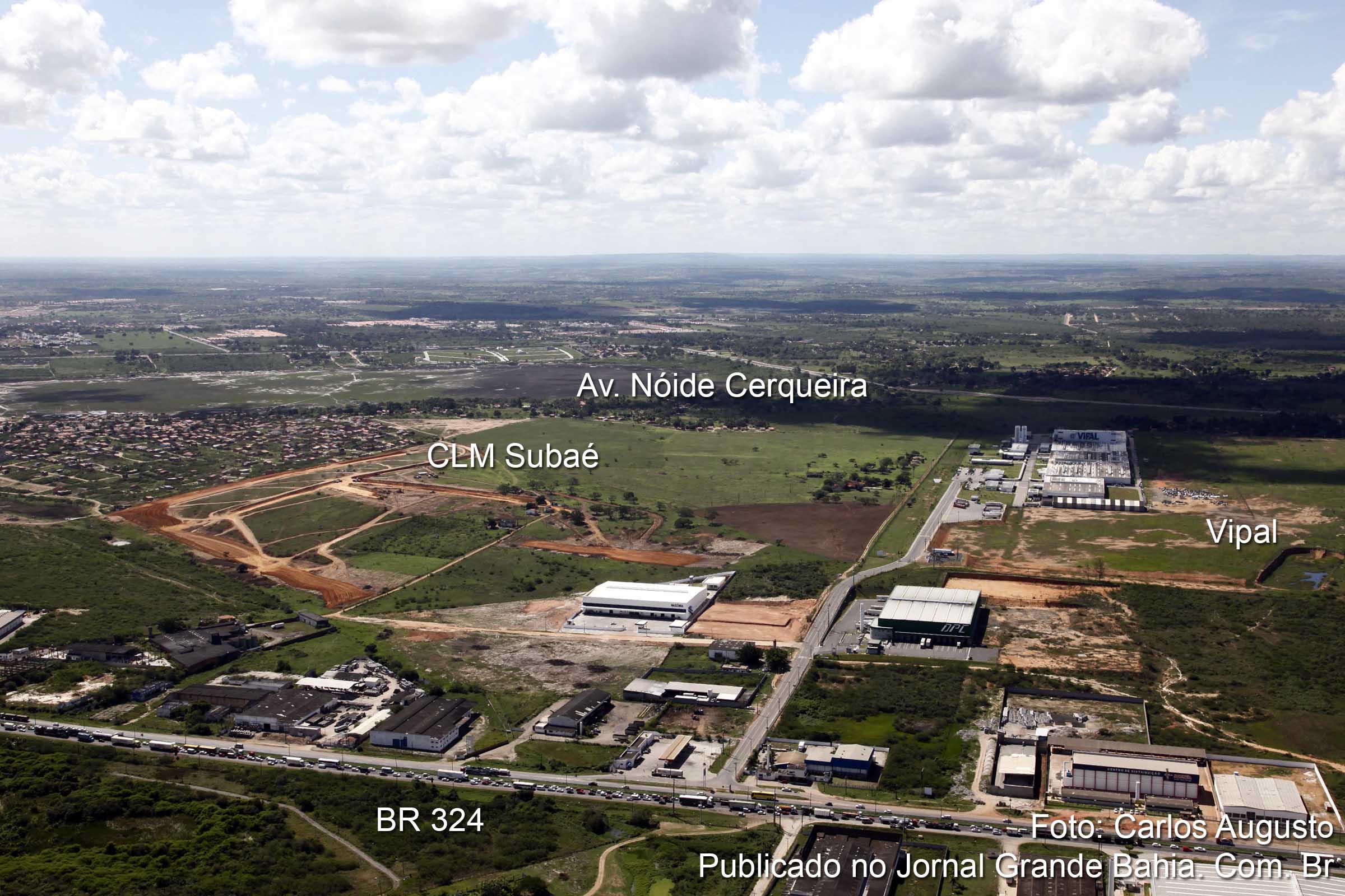 Vista aérea da terraplenagem do CLM Subaé em Feira de Santana.