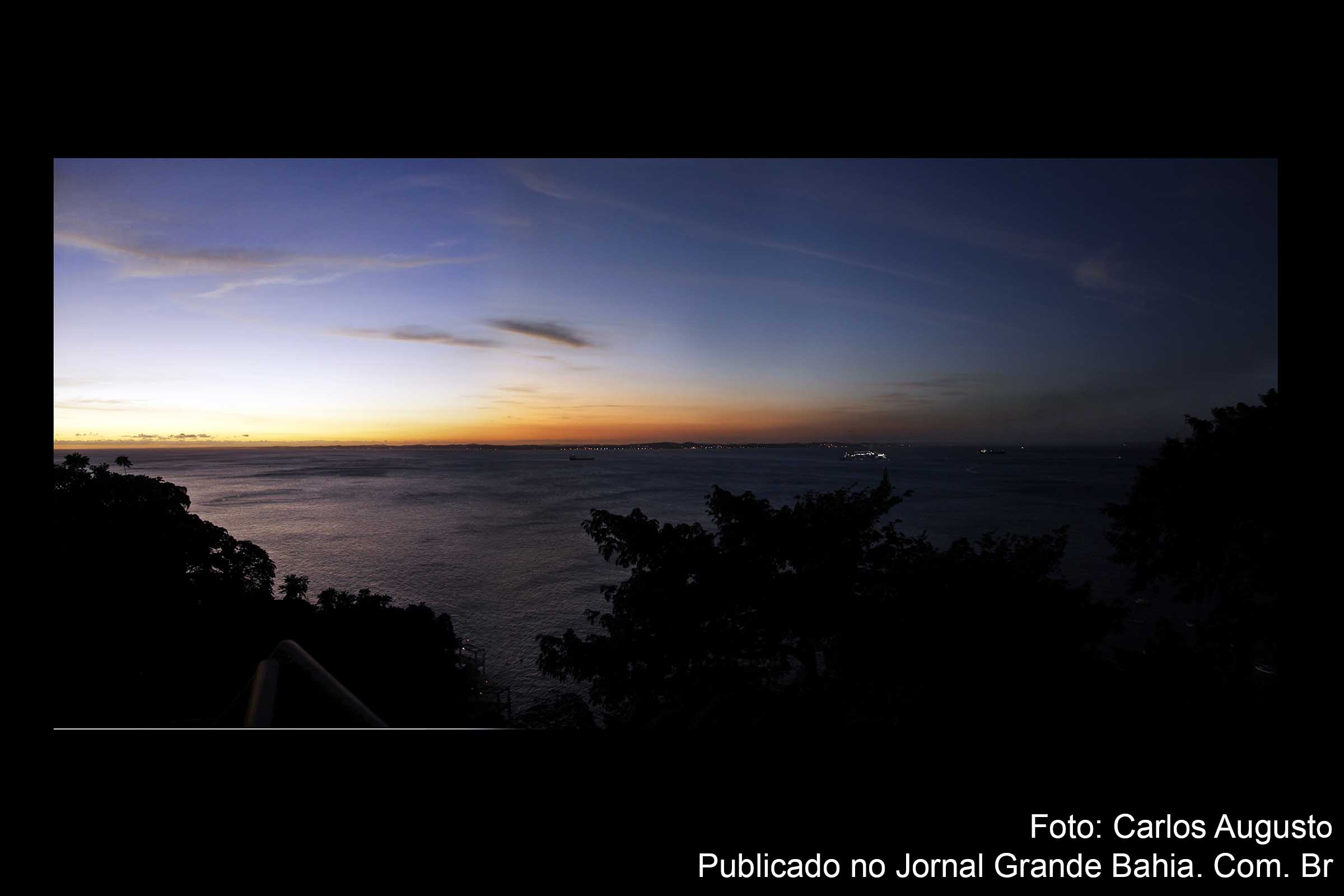 Pôr do Sol na Baía de Todos os Santos observador a partir de Salvador.