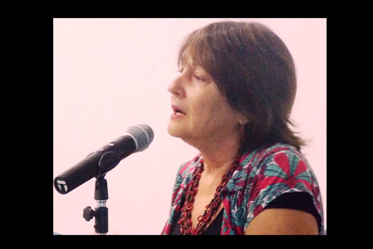 Tica Simões é pesquisadora e ensaísta, doutora e pós-doutora em Literatura Comparada e Turismo Cultural (UNL, Portugal).