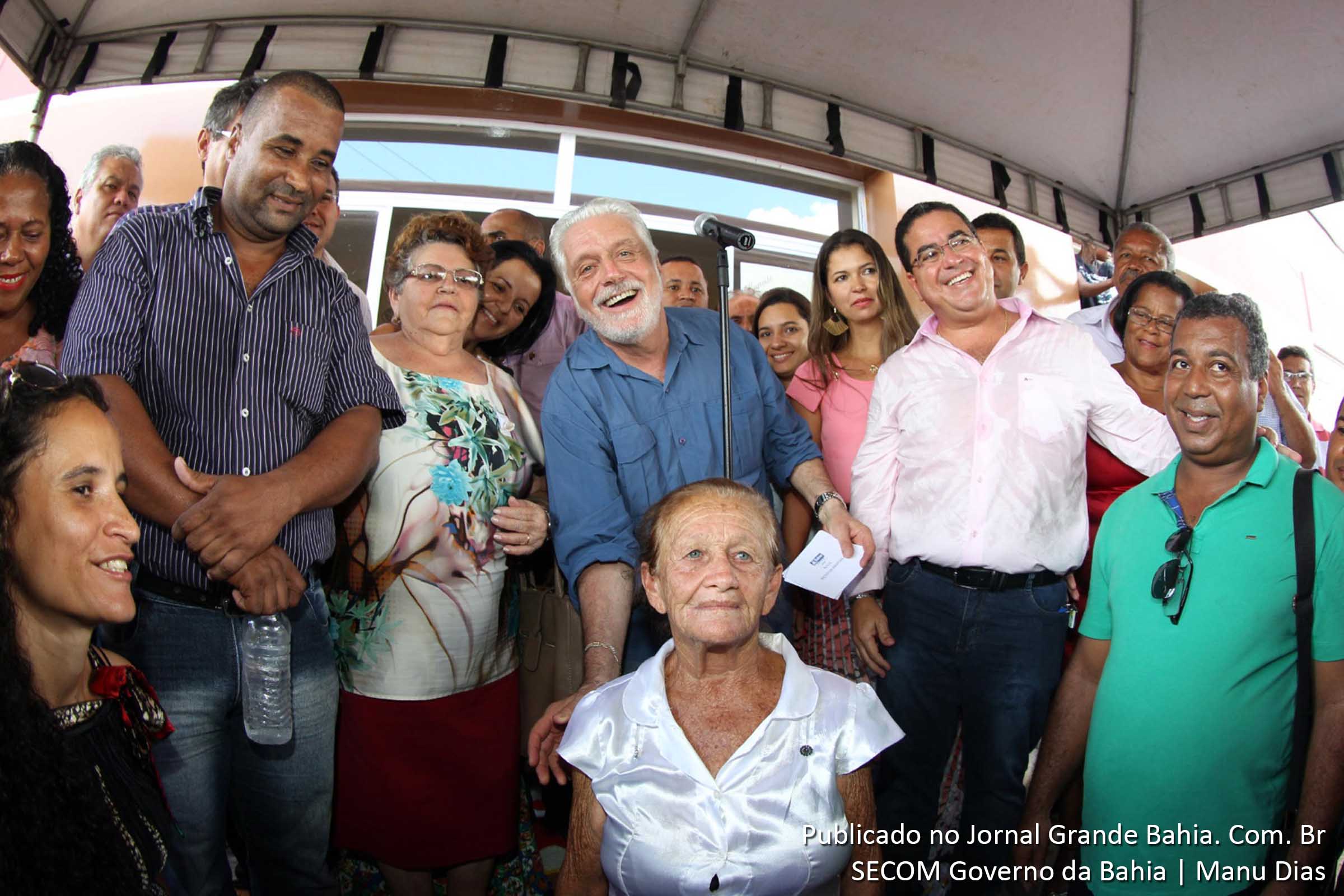 Governador Jaques Wagner inaugura iluminação pública no município de Ibirapitanga.
