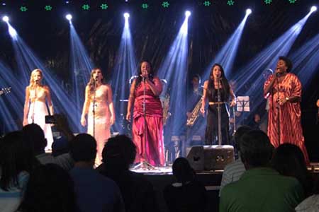 Divas vão brilhar no palco do Natal Encantado nesta sexta-feira. Música, dança, teatro e apresentação circense animarão o público.