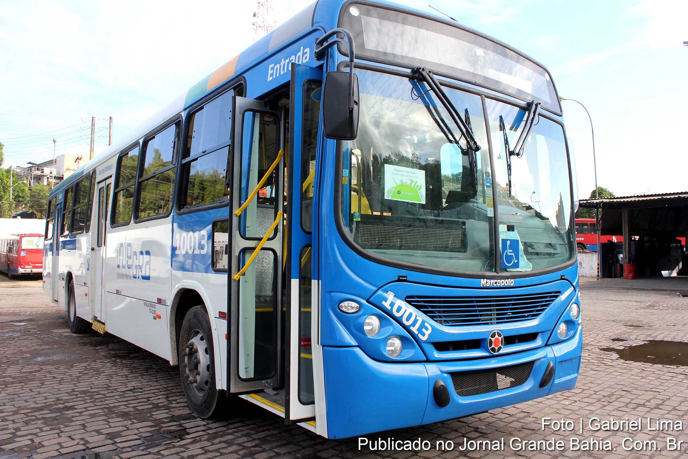 Ônibus para transporte público municipal passa a contar com acesso na dianteira do veículo.