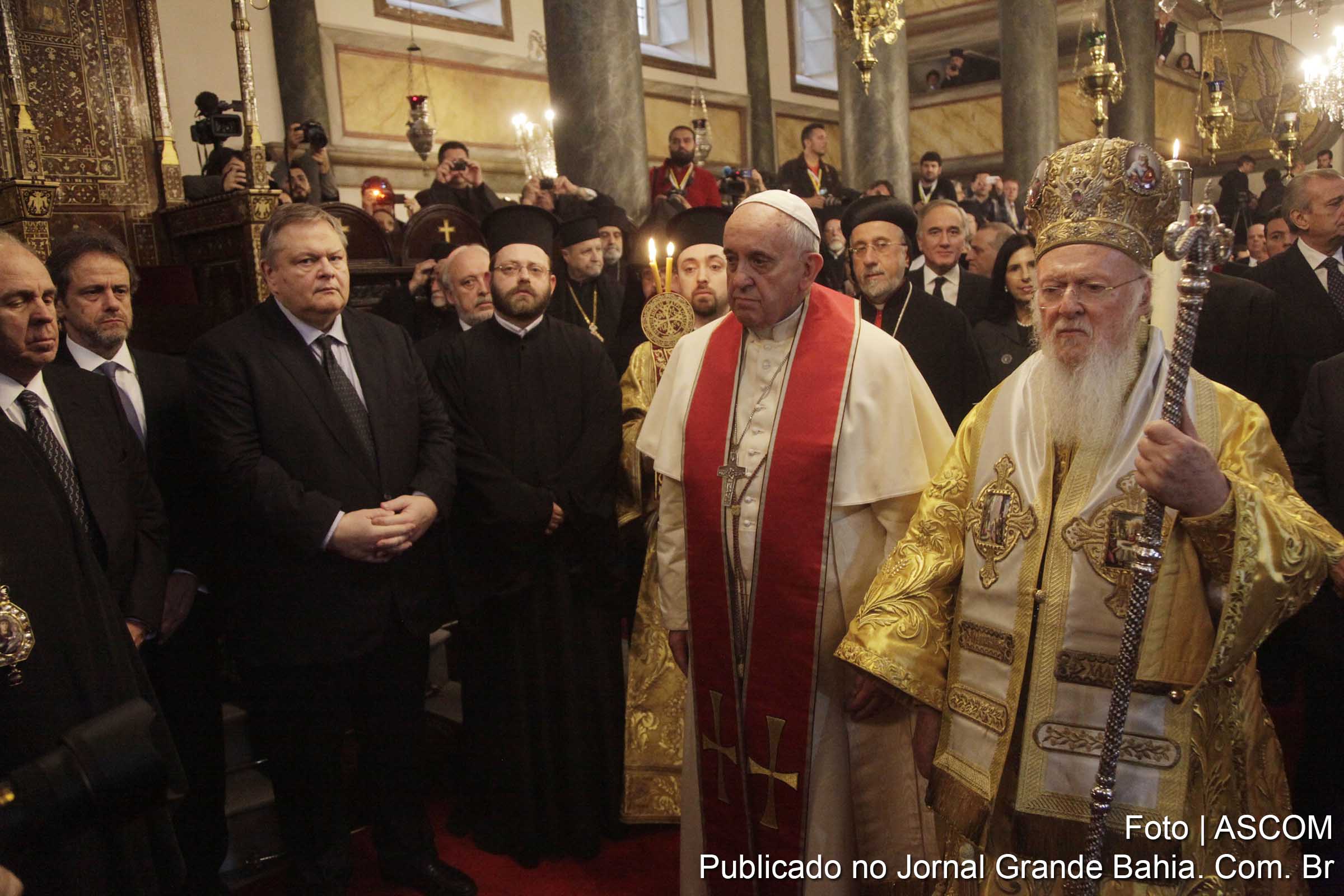 O Papa Francisco encerra viagem à Turquia com um programa de caráter ecumênico e de aproximação com outras religiões em um país onde a presença do cristianismo é quase inapreciável. Na foto: Papa Francisco com o patriarca ecumênico Bartolomeu I.