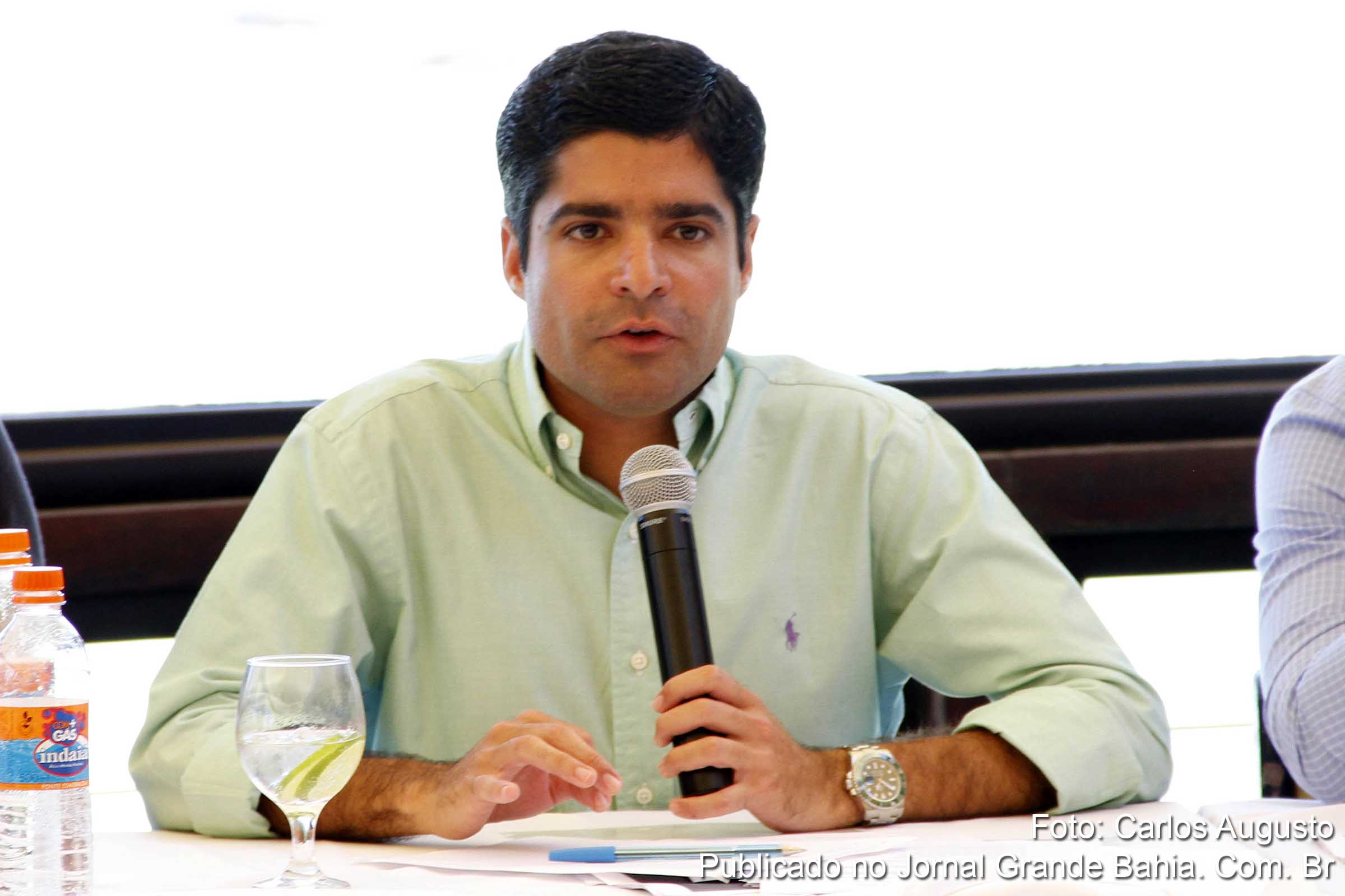ACM Neto mantém Joceval Rodrigues como líder do governo.