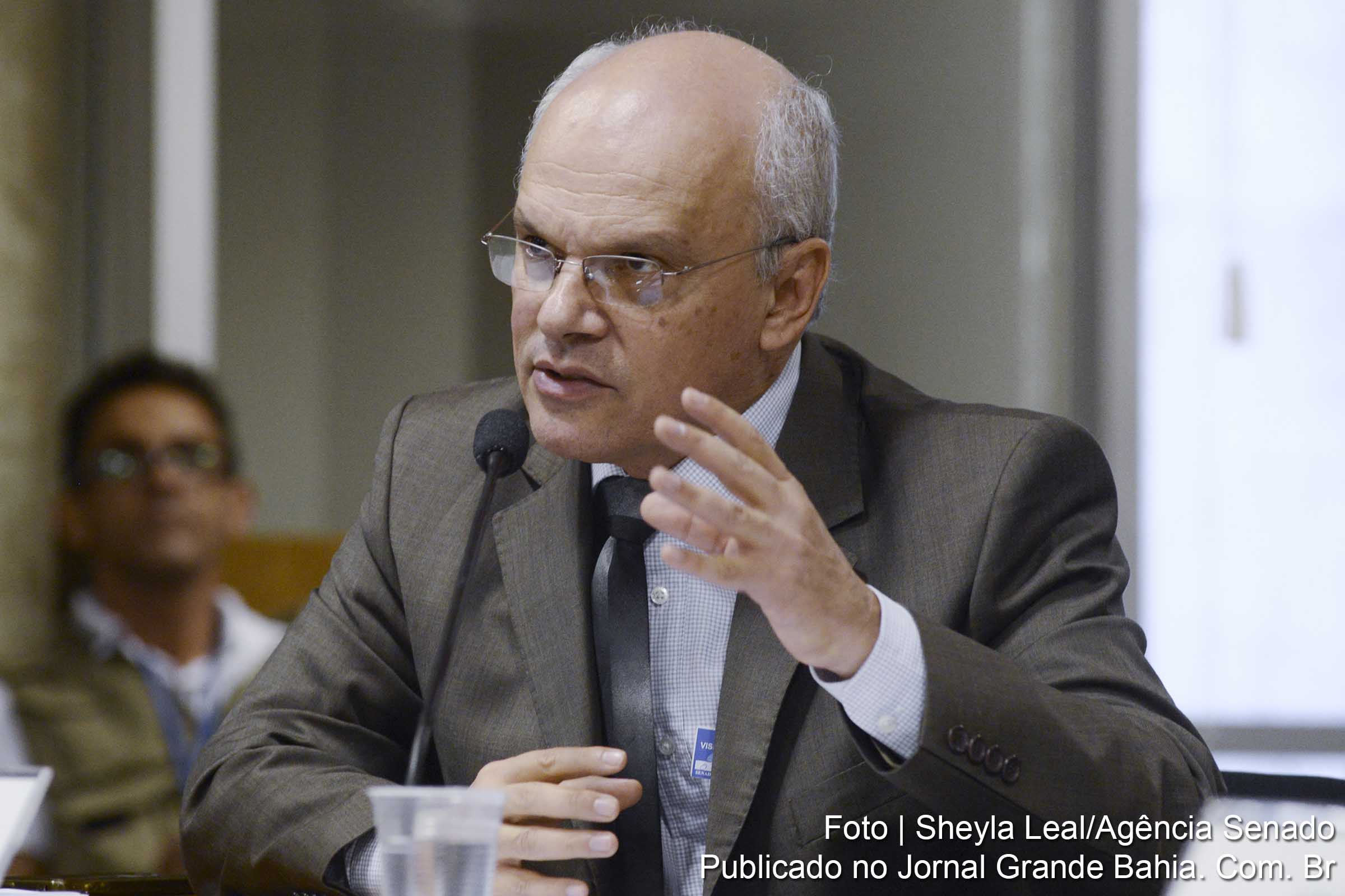 Sobre as demissões, o presidente da FENAJ, Celso Schröder, alerta que "não são casos isolados. Trata-se de prática comum e organizada da área empresarial da comunicação.