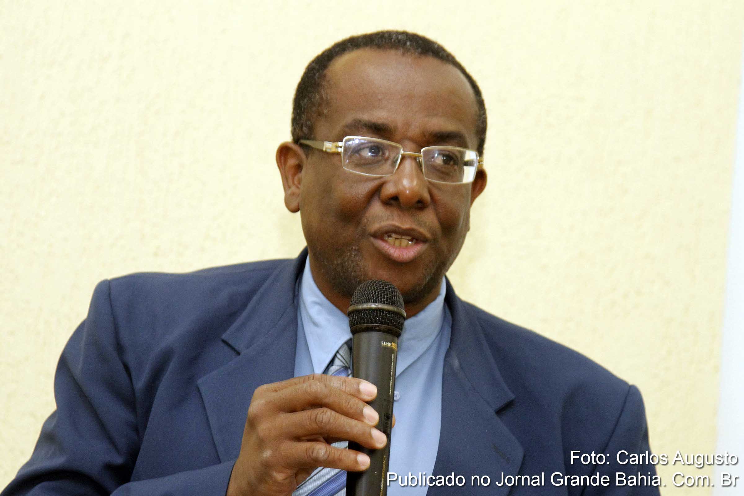 Vereador Justiniano França critica duramente opositor.