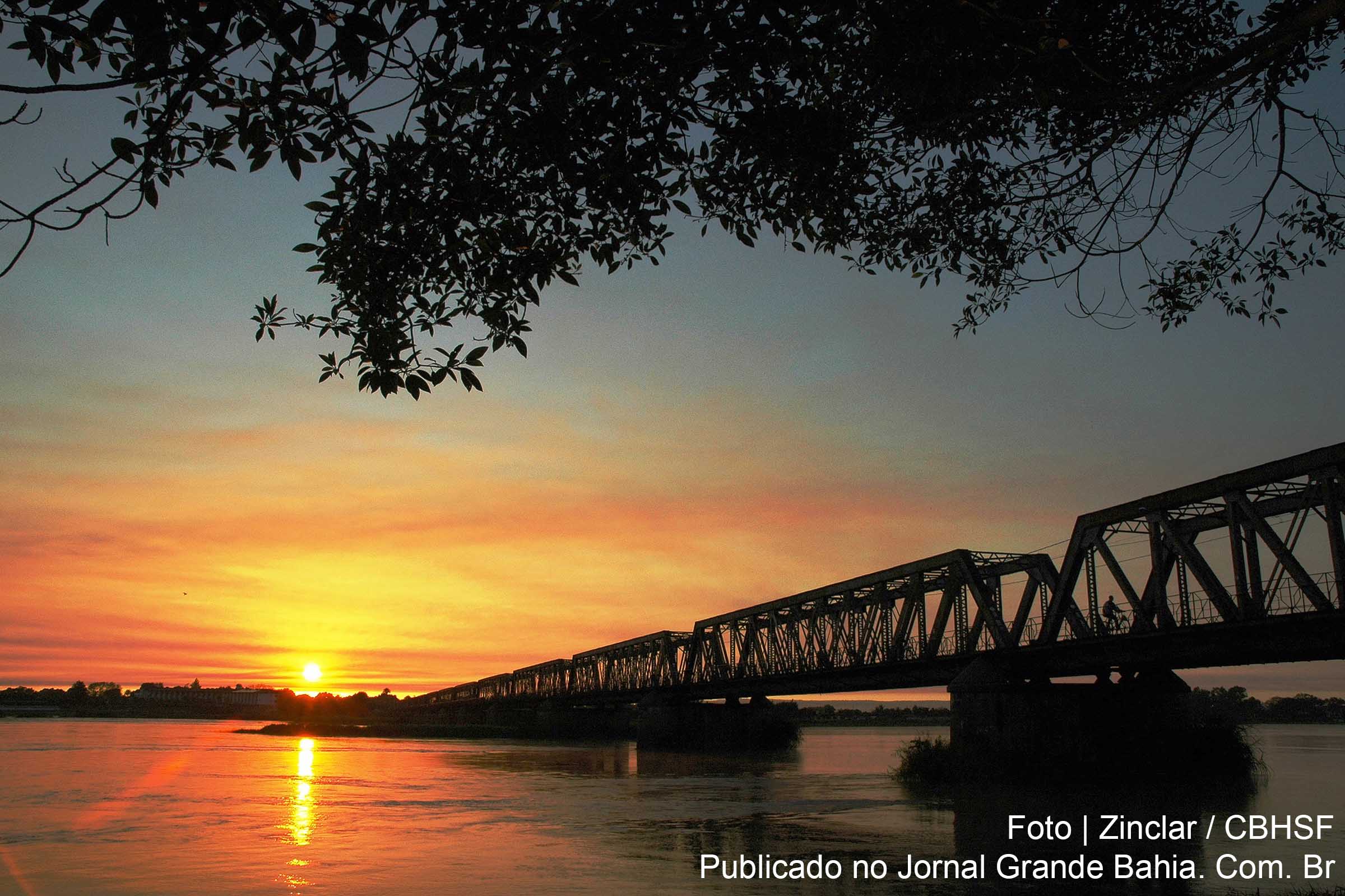 Ponte de Pirapora sobre o Rio São Francisco.