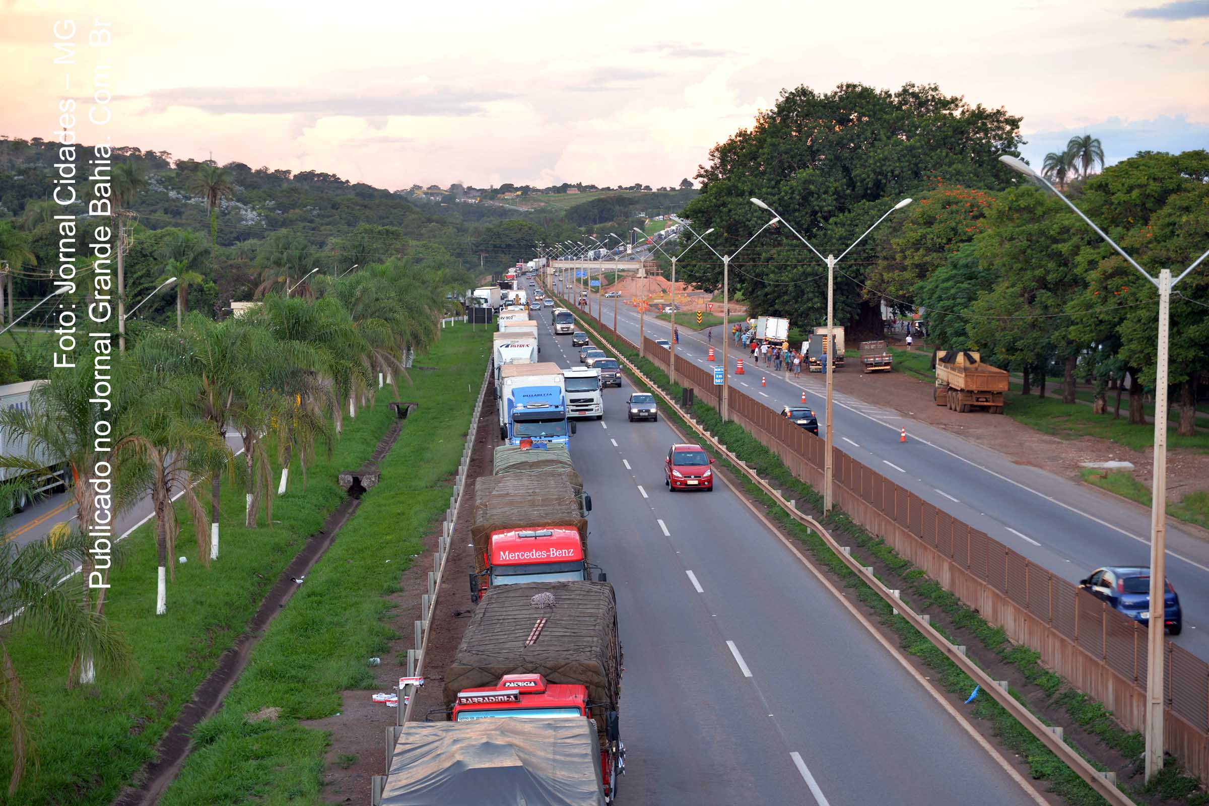 Bloqueio nas rodovias afeta circulação de produtos e pode prejudicar exportações.