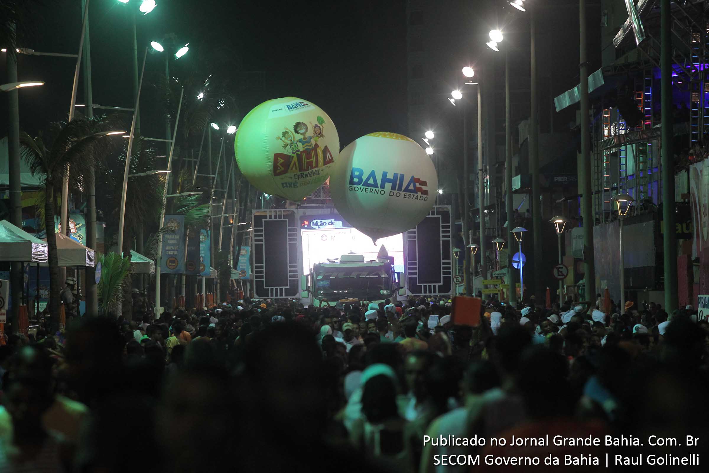 Carnaval no circuito Dodô, da Barra a Ondina, em Salvador.