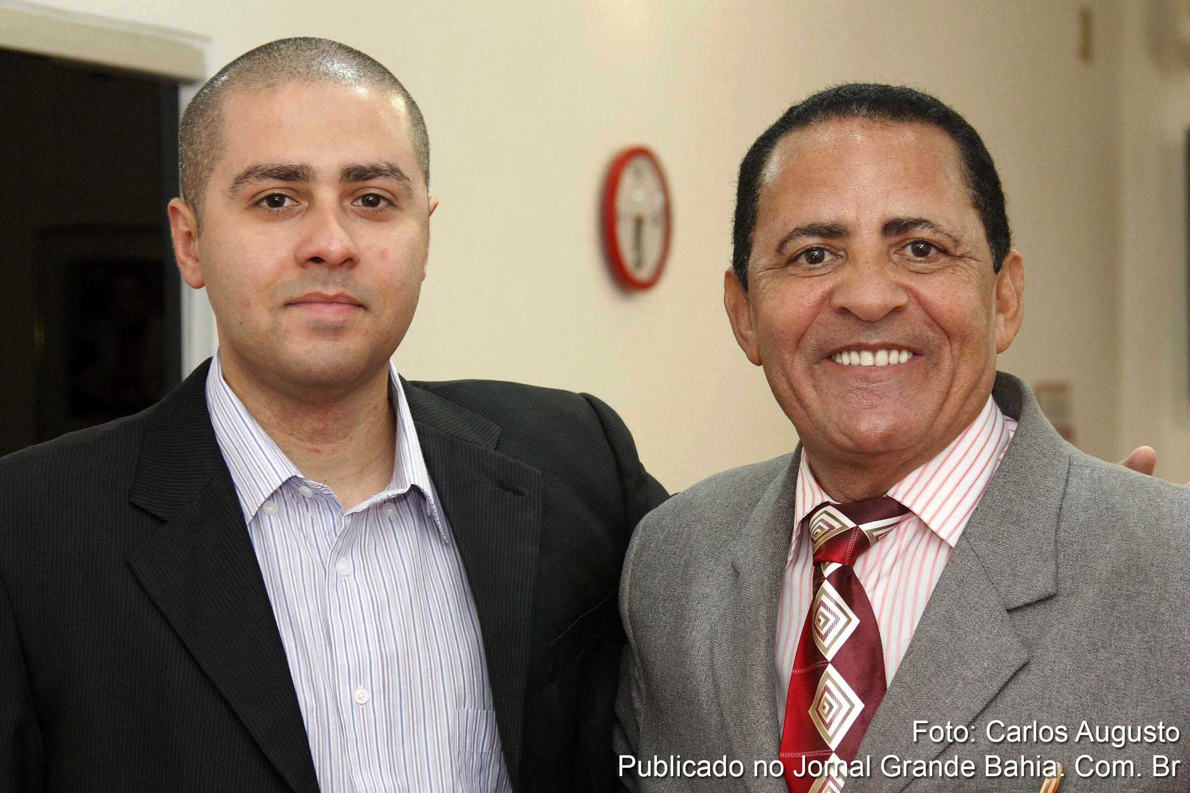 Fábio Marcelo Oliveira Dias é filho de Fernando Oliveira. Fernando Oliveira é reconhecido como um dos mais destacados criminalistas da Bahia.