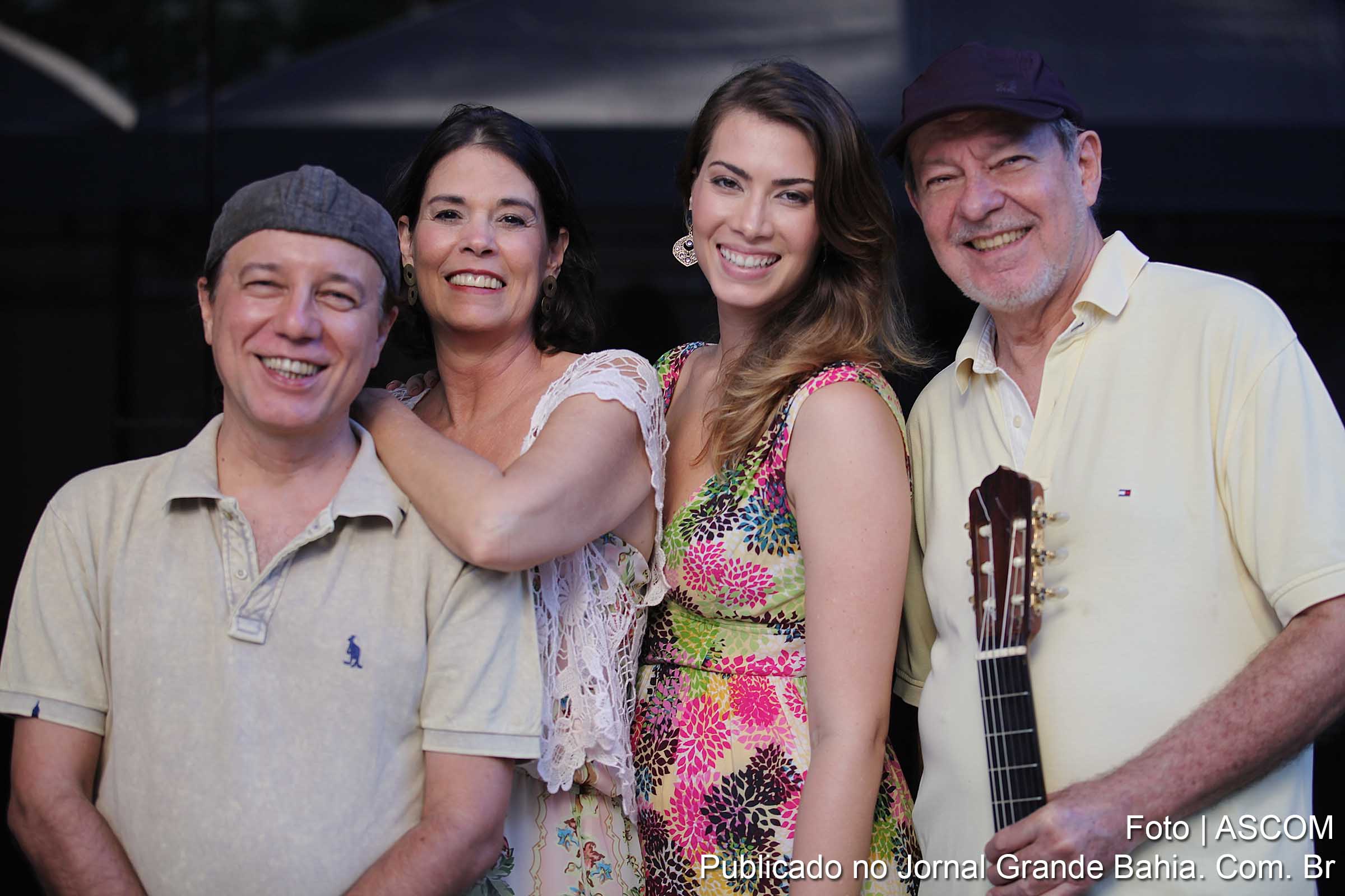 Membros do grupo musical Bossa From Bahia.
