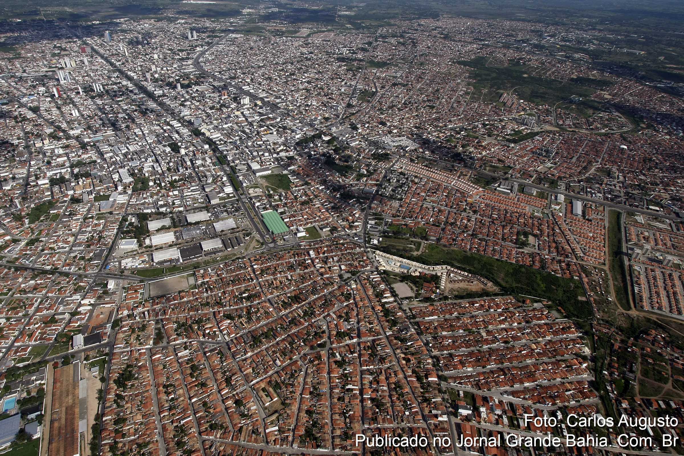 Vista aérea de Feira de Santana. Projeto de transporte público da prefeitura é contestado por setores da sociedade. (Foto: Carlos Augusto | Jornal Grande Bahia)