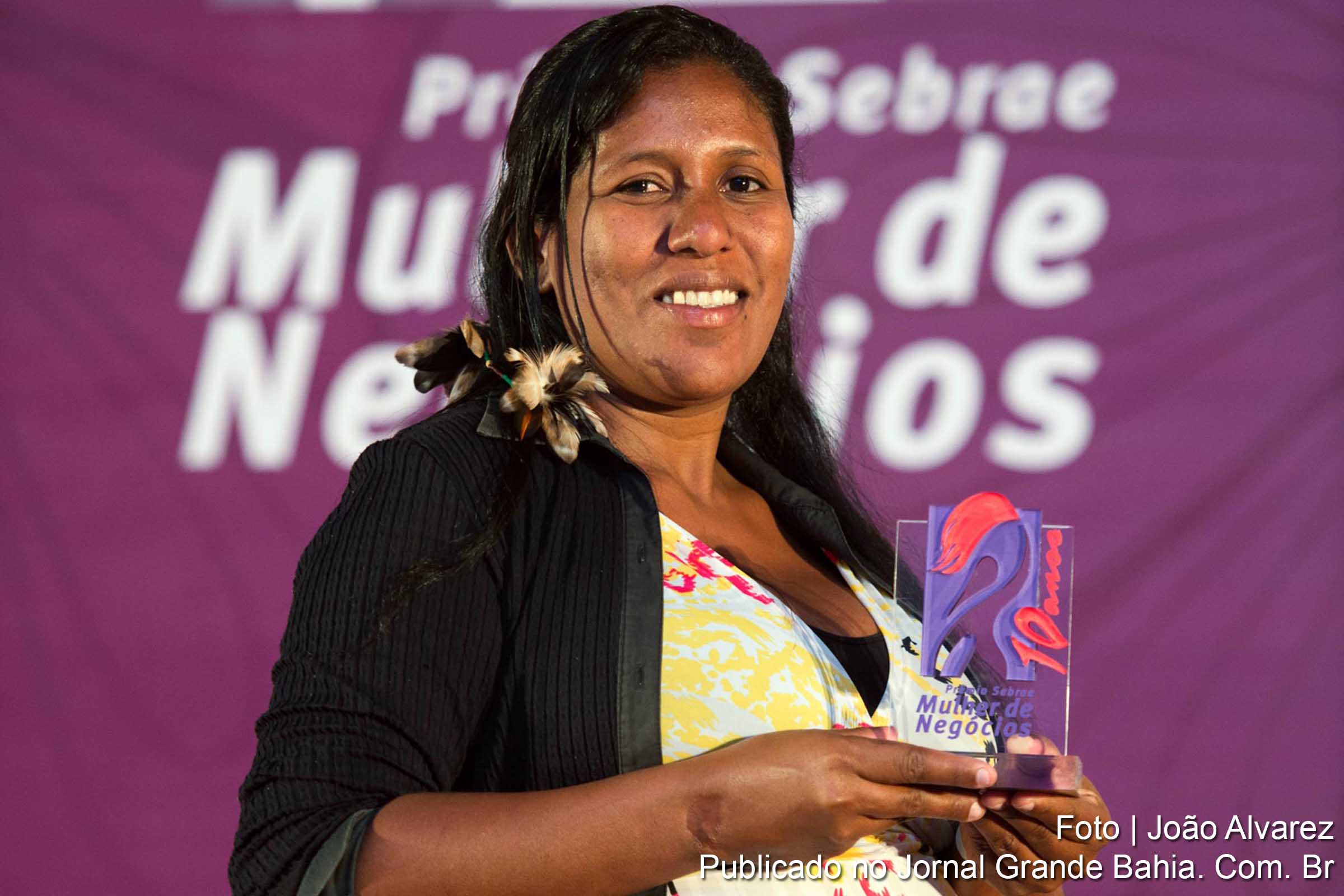 A empreendedora de Coroa Vermelha, Luena Maria Santos, venceu o Troféu Bronze na categoria Produtora Rural. Cerimônia de premiação do 10º Prêmio Sebrae Mulher de Negócios, realizada no Hotel Fiesta.