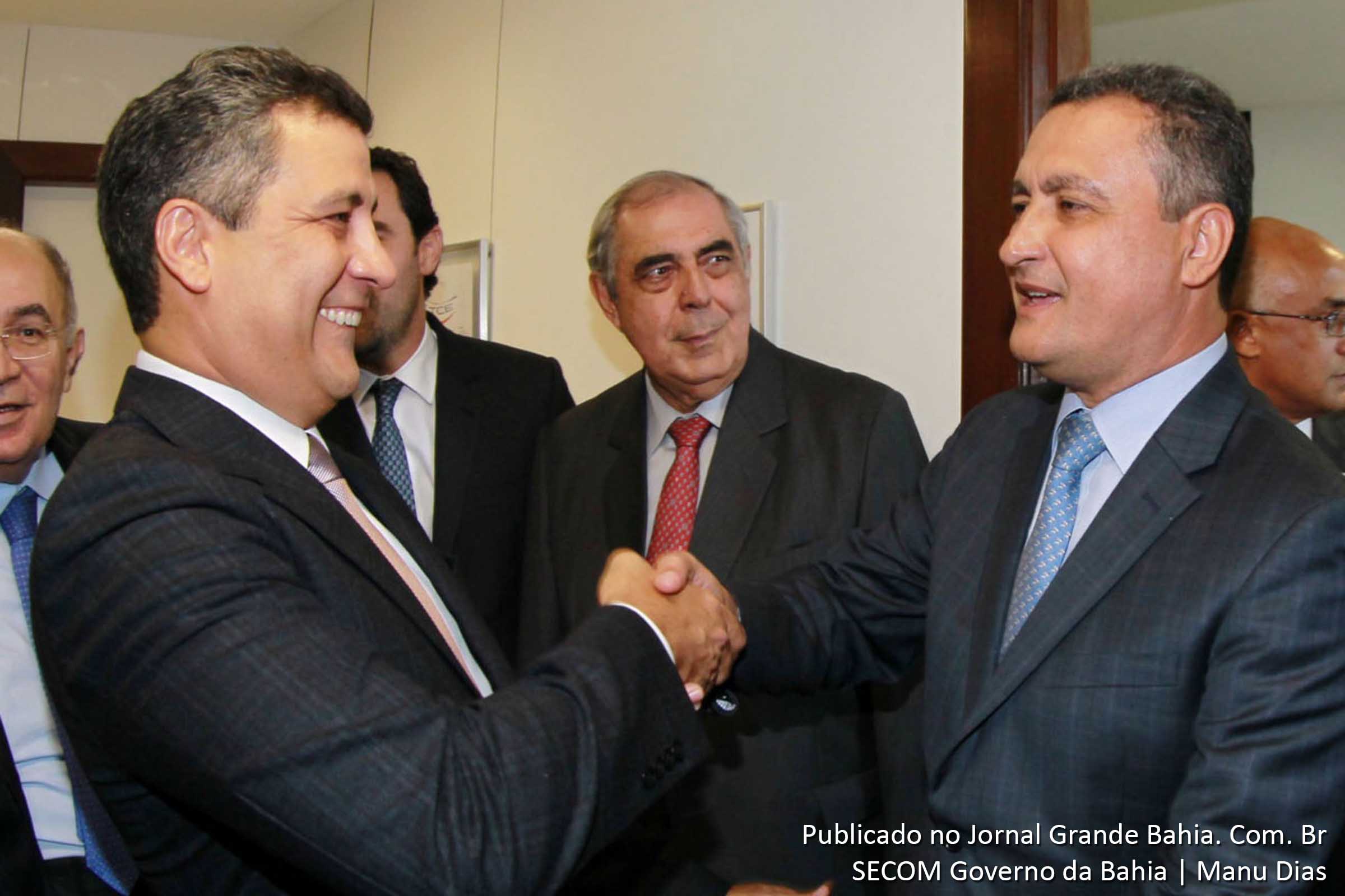 Conselheiro Marcus Vinicius de Barros Presídio recebe cumprimento do governador Rui Costa.