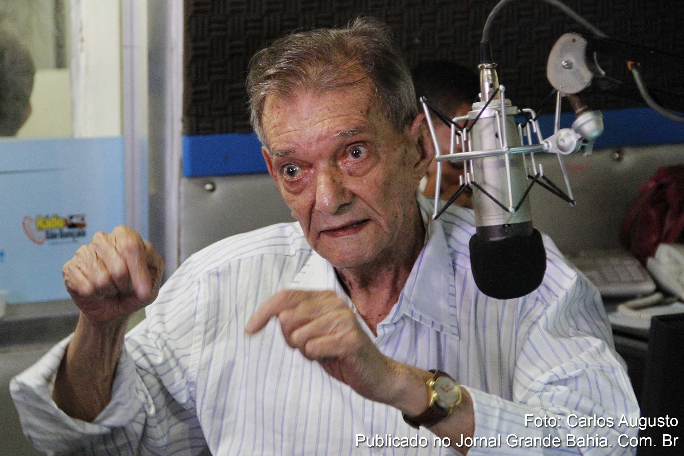 Hugo Navarro Silva, vida dedicada a advocacia e ao jornalismo.