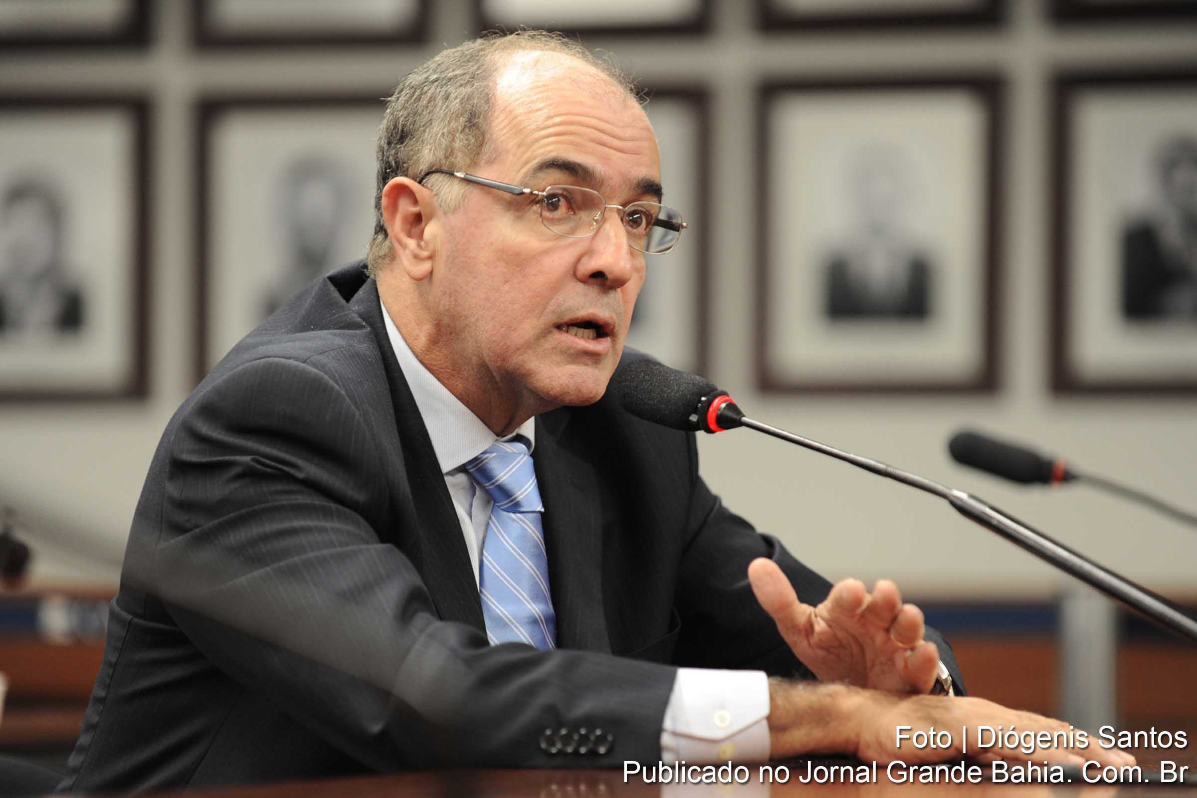 José Carlos Aleluia: “Como se já não bastassem as demissões em massa do estaleiro Enseada, em Maragojipe, se a presidente Dilma não renovar os contratos, a Bahia será a principal prejudicada, porque aqui estão as principais indústrias atingidas.”.