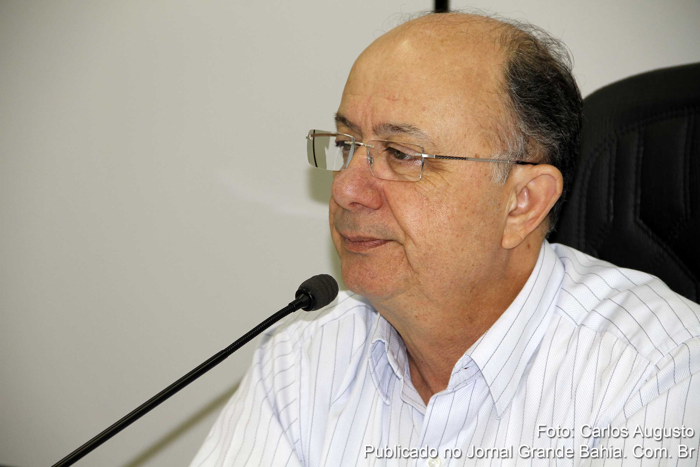 Prefeito José Ronaldo garante “envidar todos os esforços” para realizar licitação dos ônibus.