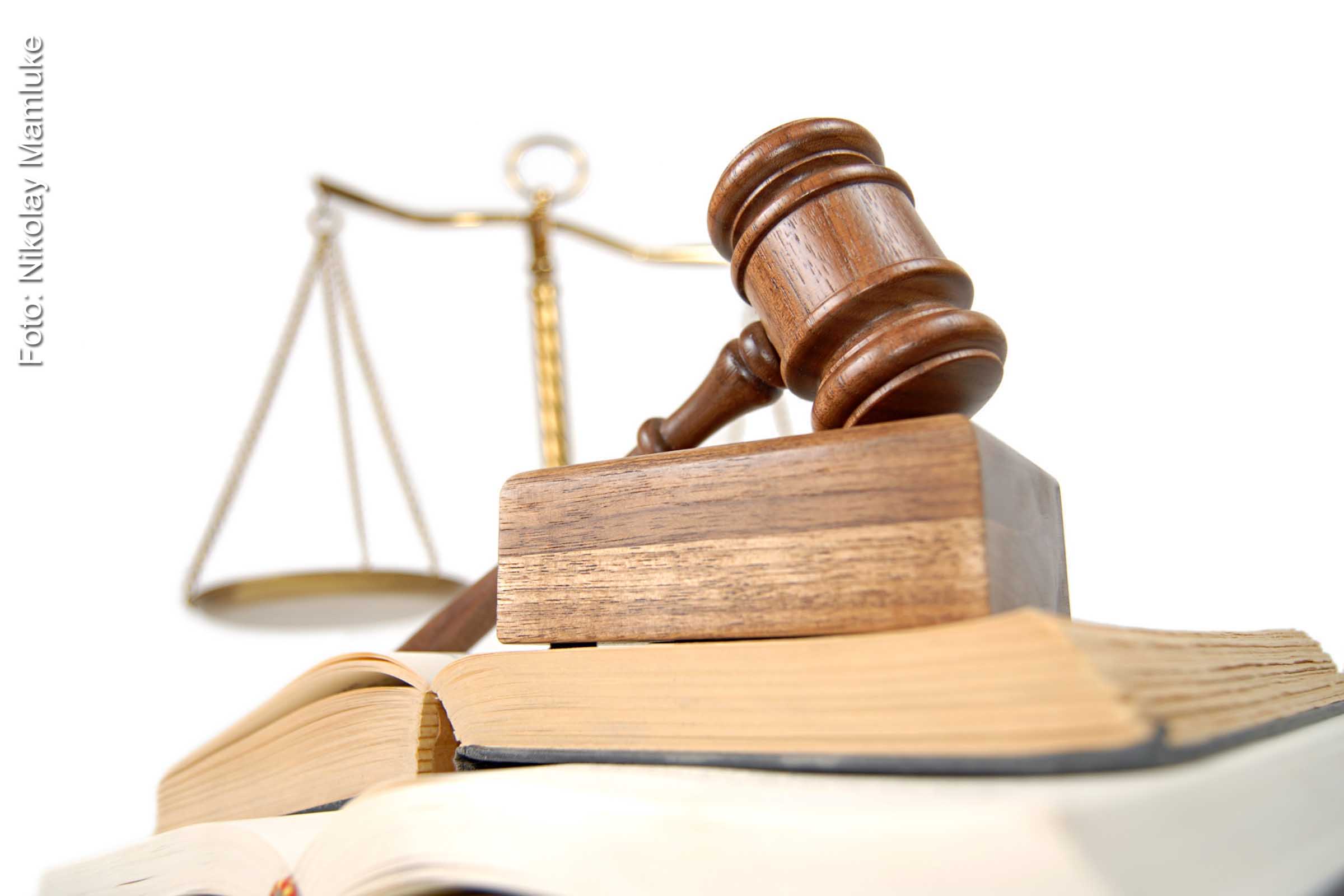 João Baptista Herkenhoff : "Talvez fosse bom que os titulares de altos postos da Justiça nunca se esquecessem de que são juízes, cônscios da sacralidade da missão. O que os faz respeitáveis não são as reverências, excelências ou eminências, mas a retidão das decisões que profiram.".