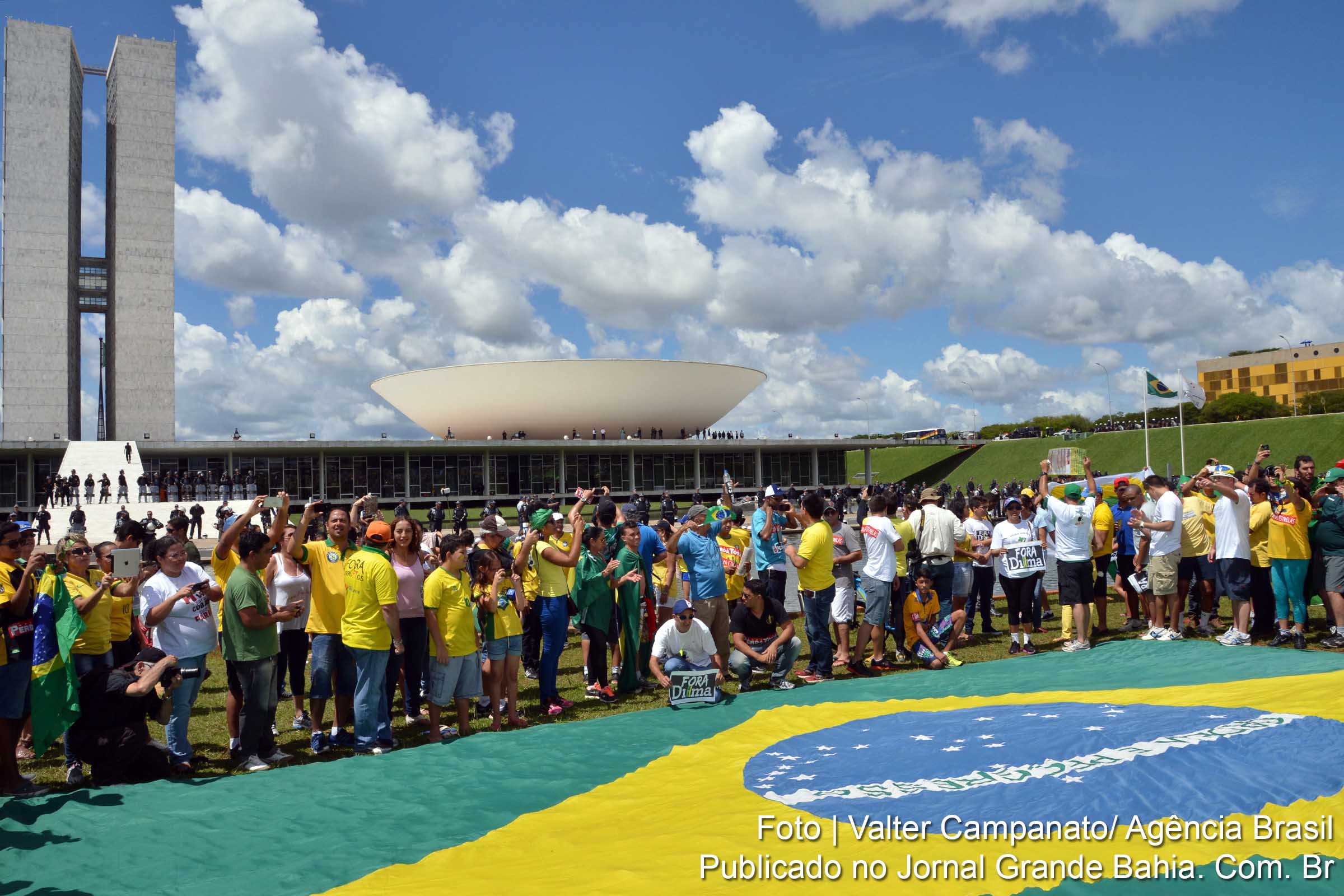 Manifestação contra o governo na Esplanada dos Ministérios.