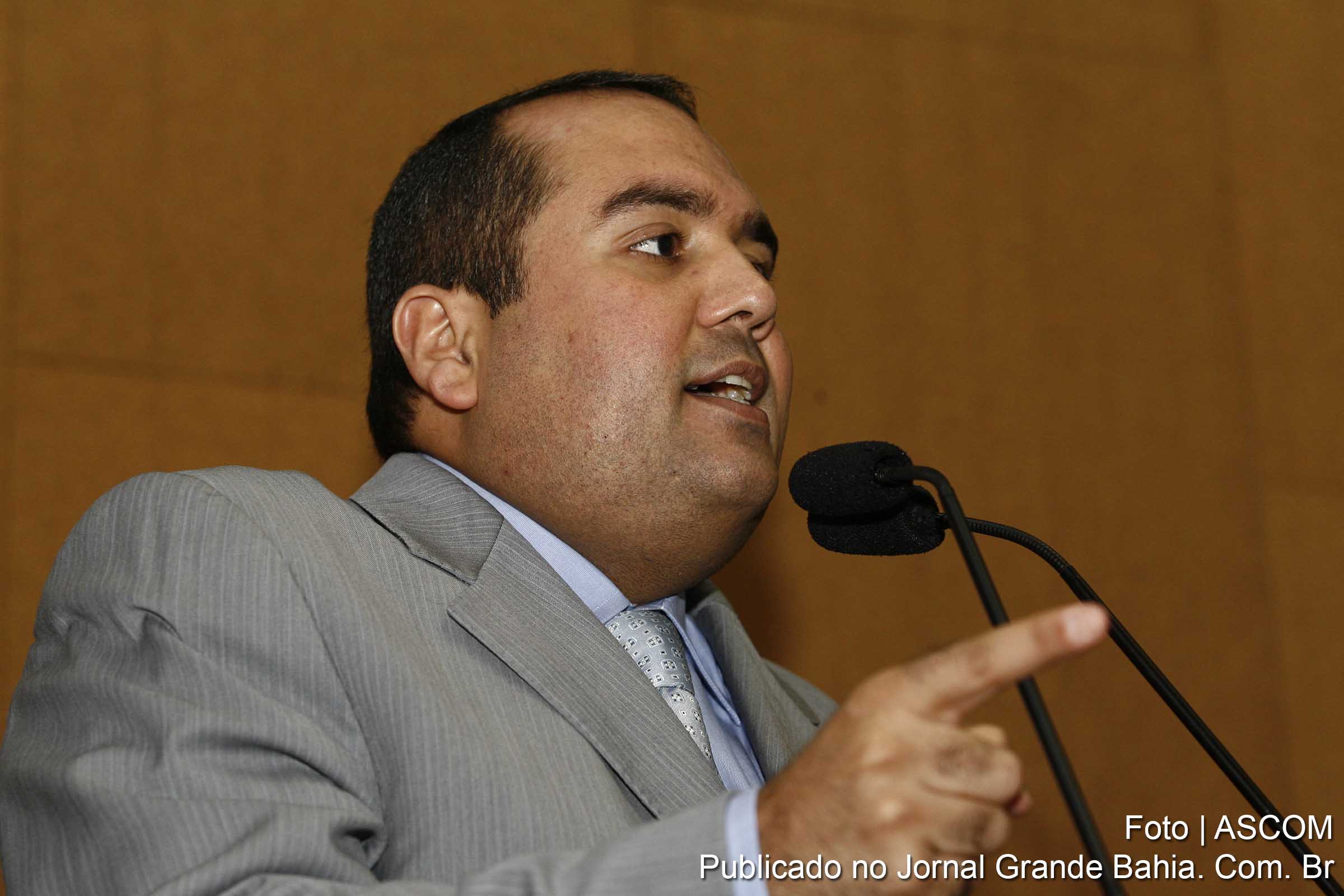 Deputado Sandro Régis usa como parâmetro uma fracassada administração.