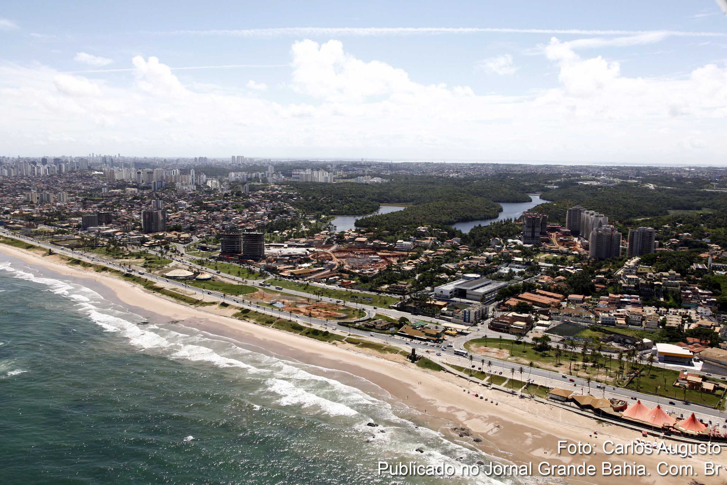 Vista aérea do Parque Metropolitano de Pituaçu em Salvador.