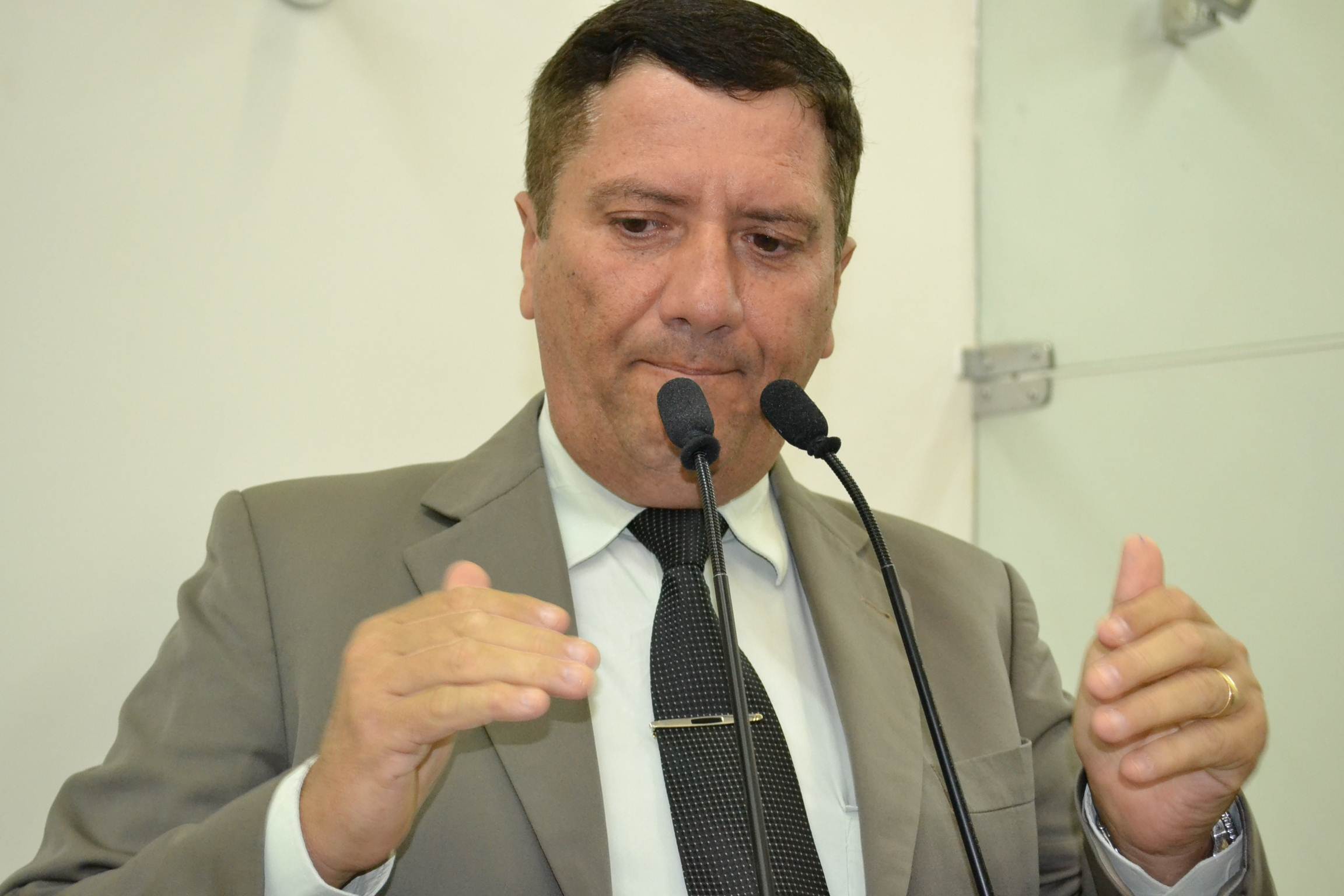 Vereador David Neto tenta remendar o ilegal projeto da Zona Azul de Feira de Santana. Seria uma tentativa de burlar decisão judicial?