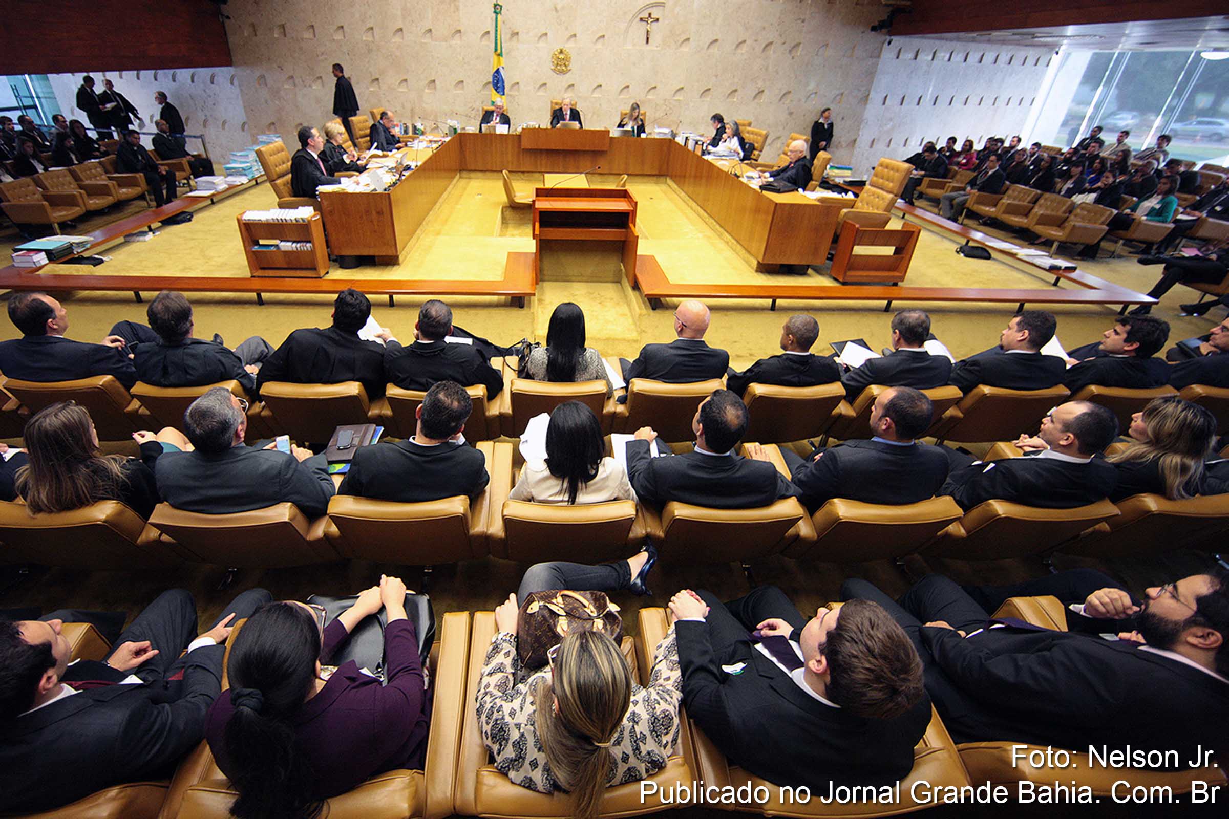 Ministros do STF defendem aposentadoria aos 75 anos.