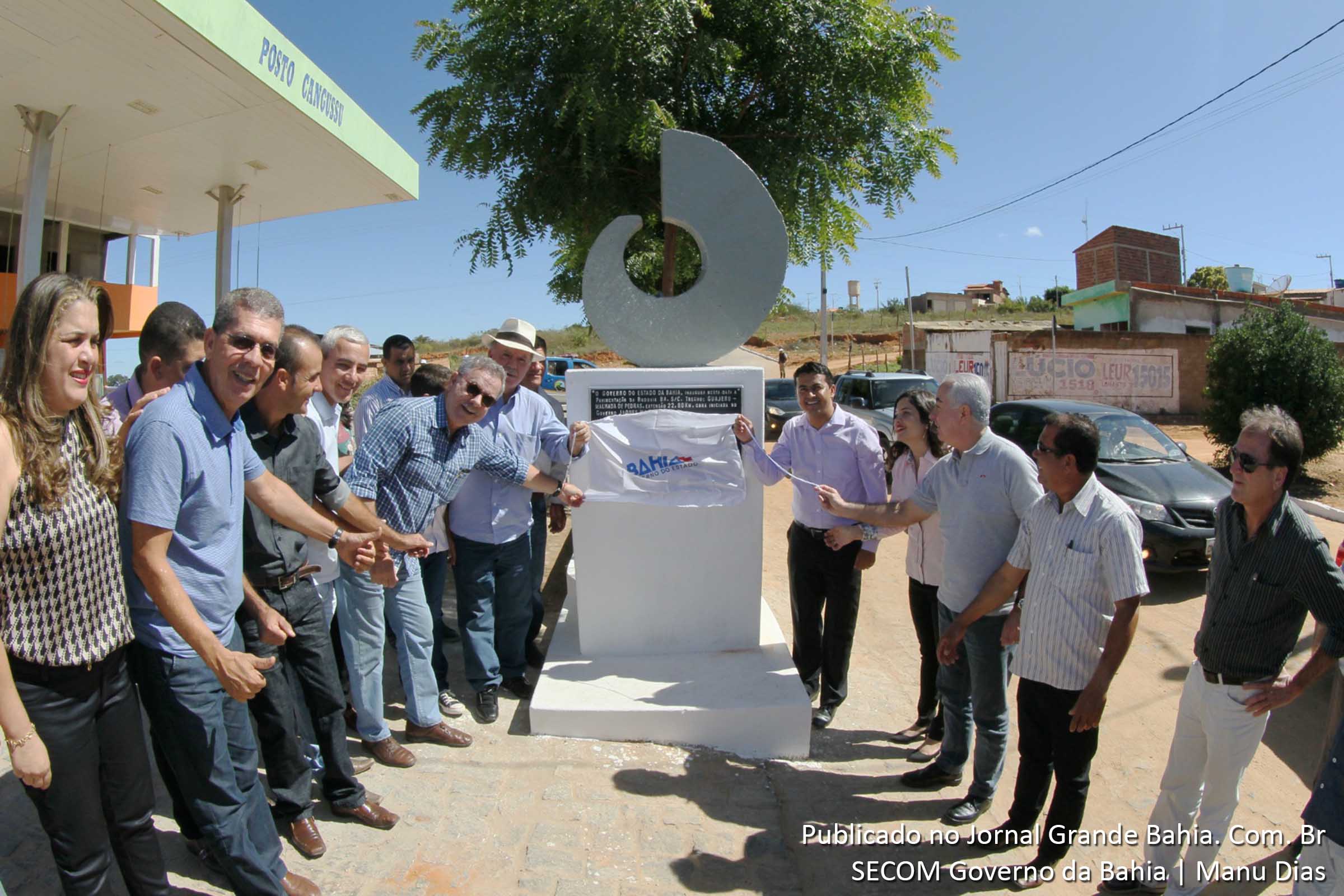 Vice-governador João Leão inaugura recuperação da rodovia BA-148 no município de Guajeru.