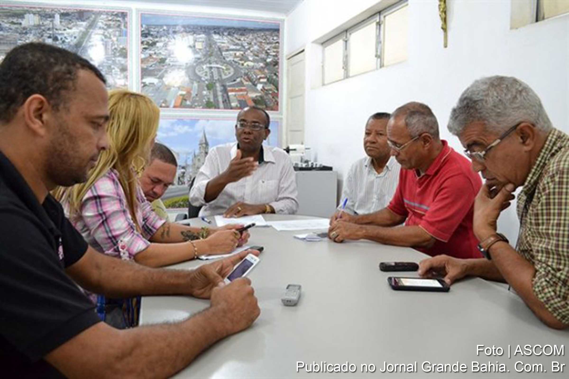 Secretário Justiniano França explica que a Prefeitura de Feira de Santana contratou a Cavo Serviços e Saneamento para operar aterro sanitário nos próximos 3 anos.
