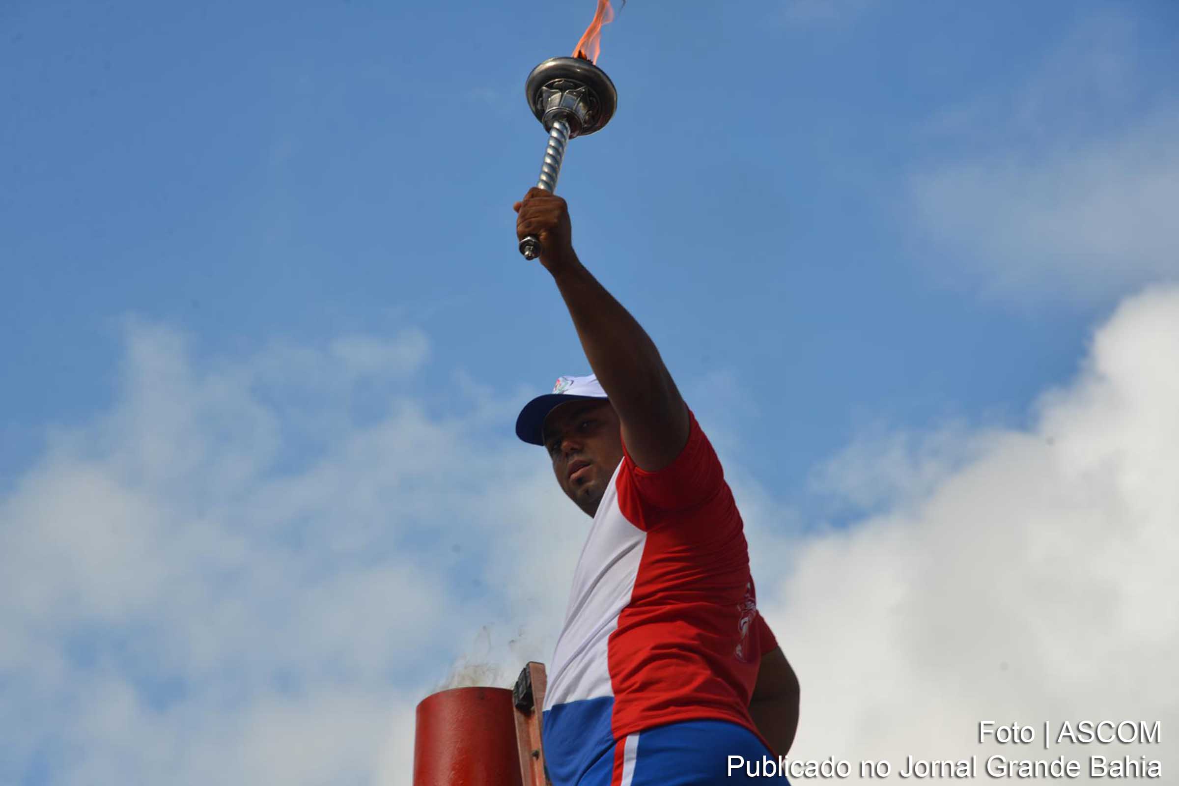 Candeias recebe fogo simbólico da independência da Bahia.