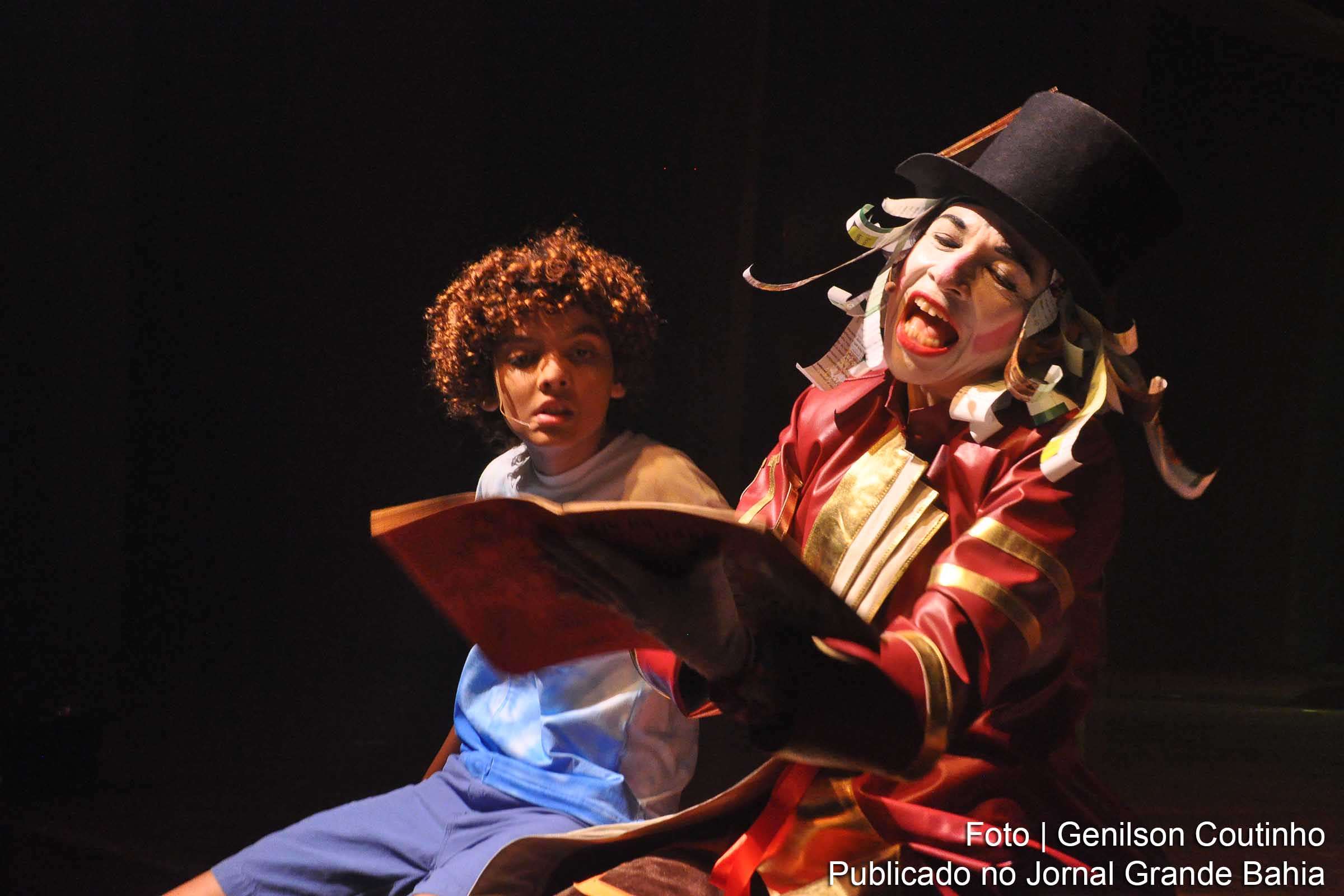 Cenas da peça teatral 'O Circo de Só Ler'.