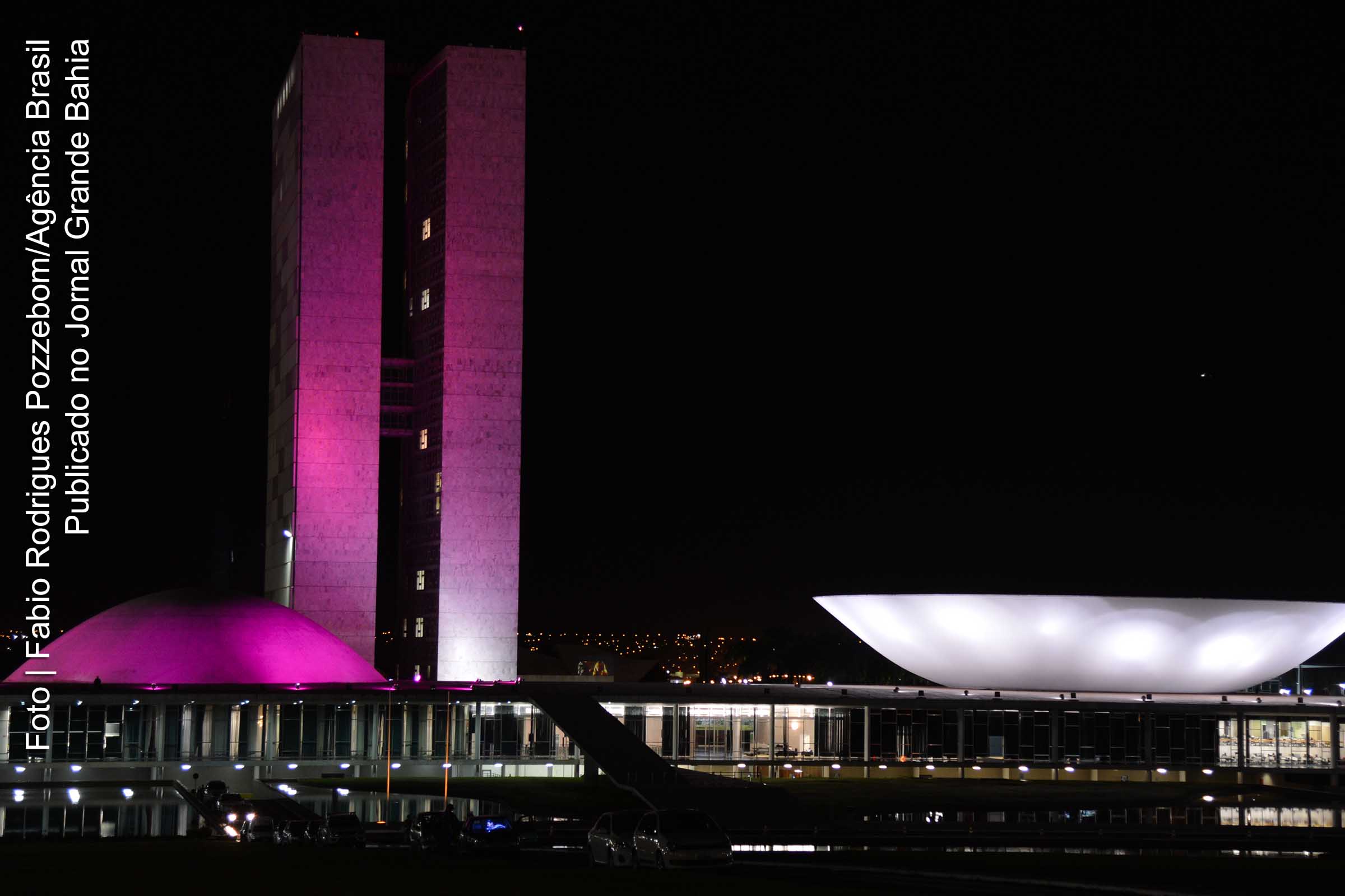 Congresso Nacional recebe iluminação especial com a finalidade de destacar 'Dia Mundial de Conscientização sobre a Doença Falciforme'.