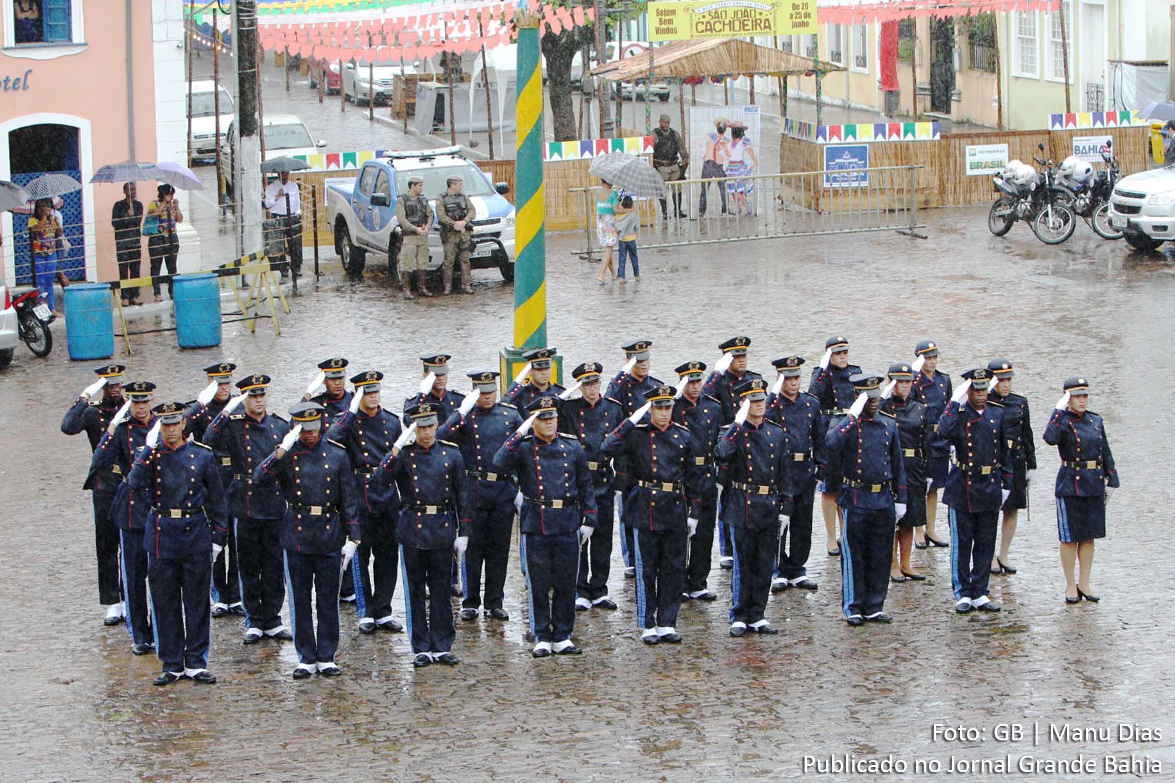 Desfile Cívico do 25 de junho em Cachoeira.