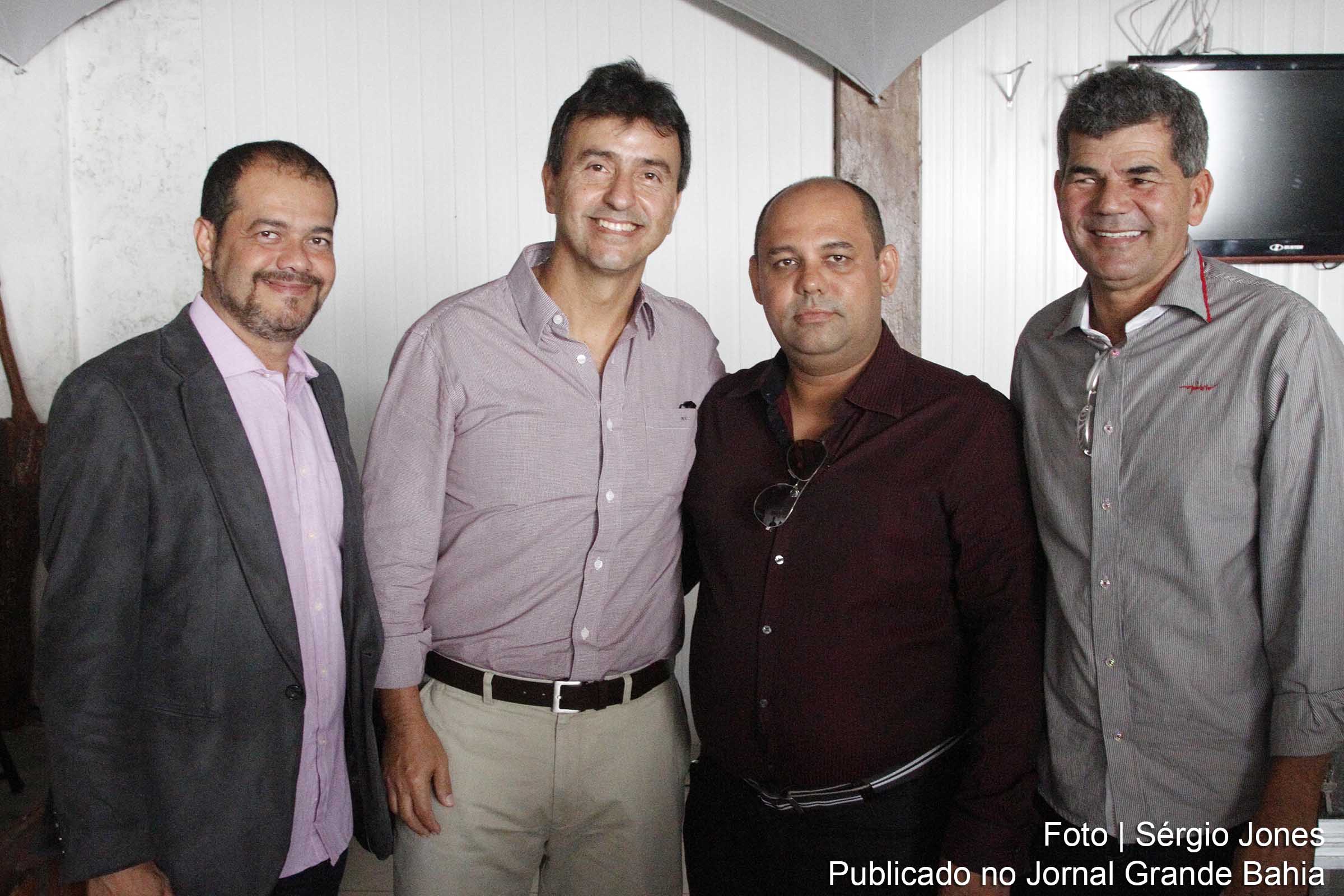 Edmundo Filho, diretor de radiojornalismo do governo da Bahia; André Curvello, secretário de Comunicação do governo do governo da Bahia, Carlos Augusto, diretor do Jornal Grande Bahia, e o deputado estadual Givaldo da Silva Lopes (Gika Lopes), durante evento em Serrinha.