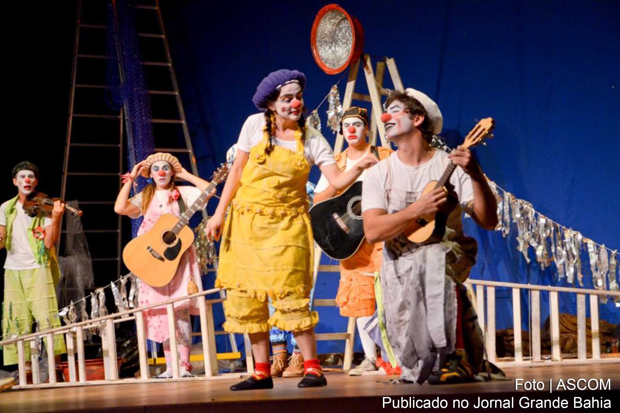 Cenas do Espetáculo Avoar, da Companhia Pic Nic (SP). Cena do espetáculo 'Avoar', da Companhia Pic Nic.