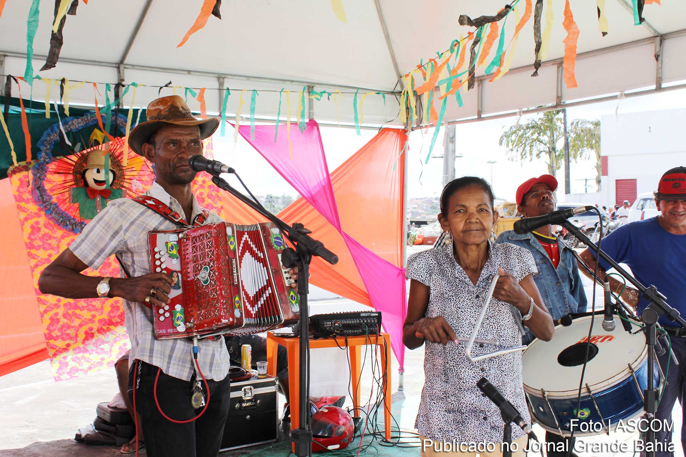 Forró da Cultura valoriza raízes culturais no Centro de Abastecimento. O evento foi organizado pela Associação dos Artesãos de Feira de Santana.